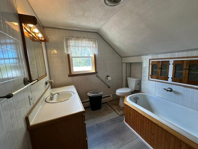 1910 single family home for sale at 207 Hartley Street in Coleraine, MN — 5 bed, 3 bath (photo 23 of 47)
