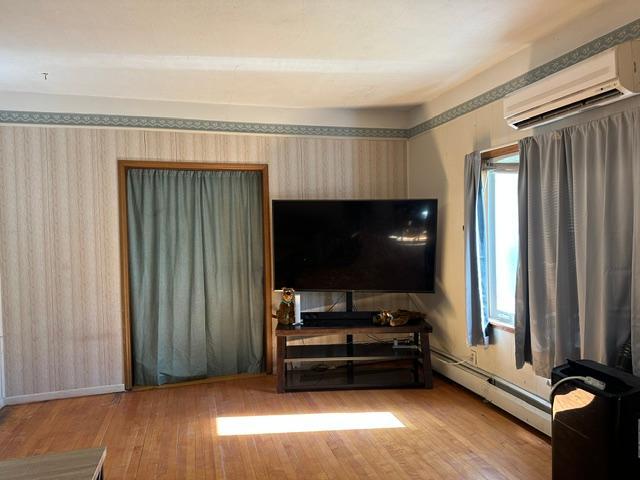 1910 single family home for sale at 207 Hartley Street in Coleraine, MN — 5 bed, 3 bath (photo 8 of 47)