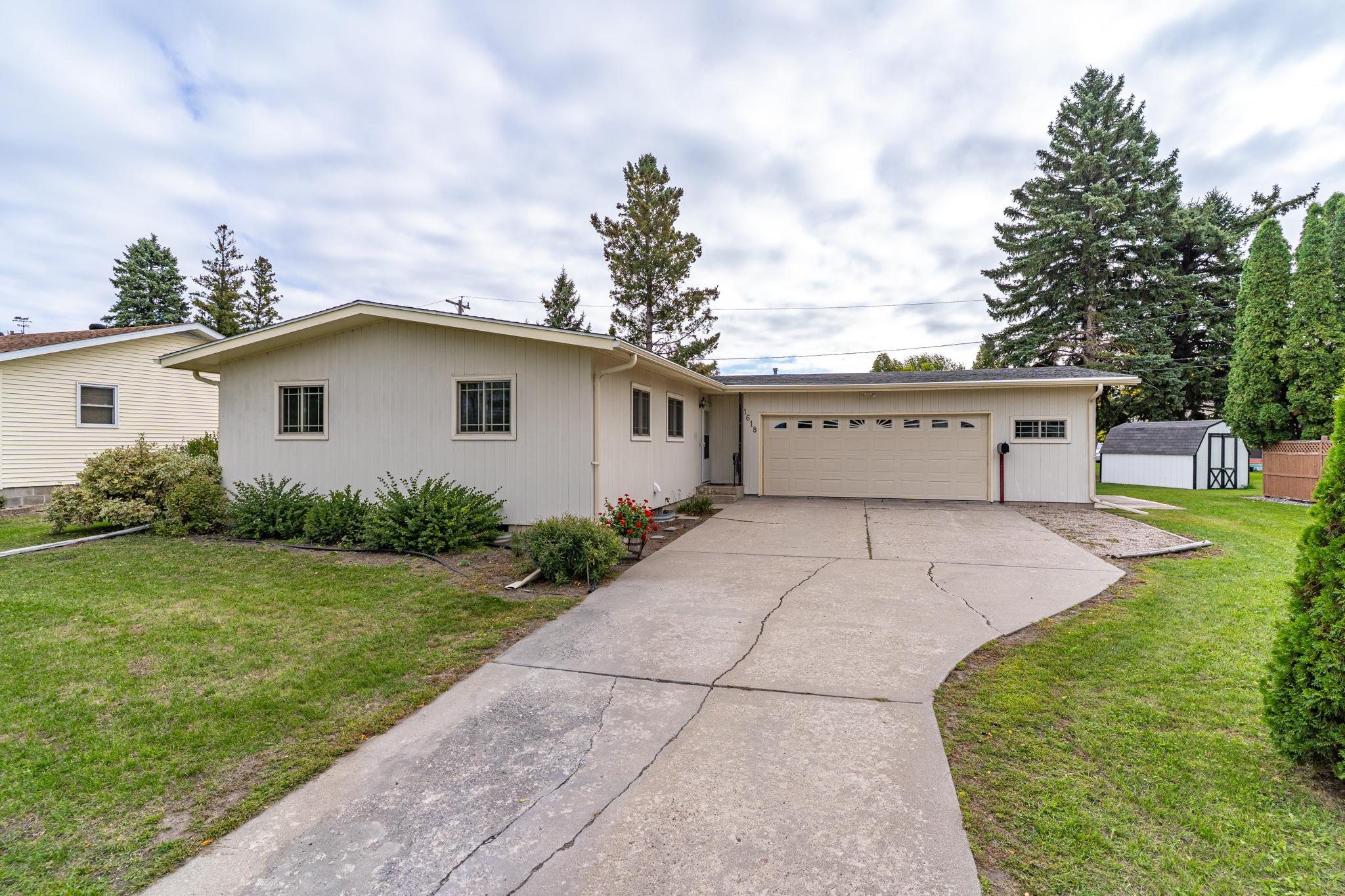 1962 single family home for sale at 1618 Hoven Lane in Crookston, MN — 3 bed, 2 bath