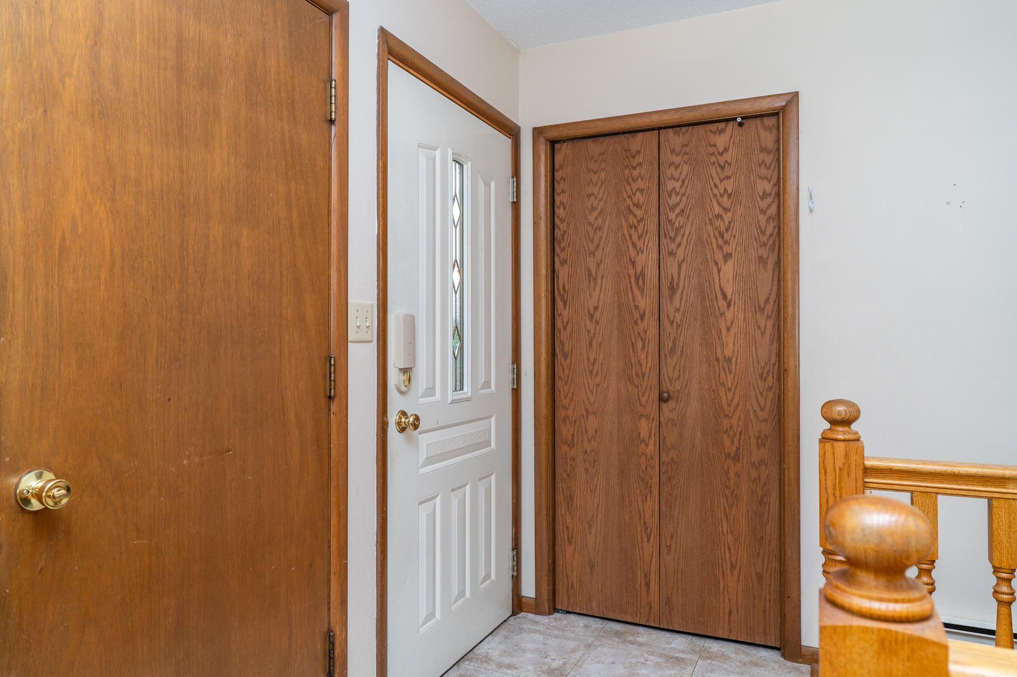 1962 single family home for sale at 1618 Hoven Lane in Crookston, MN — 3 bed, 2 bath (photo 2 of 33)