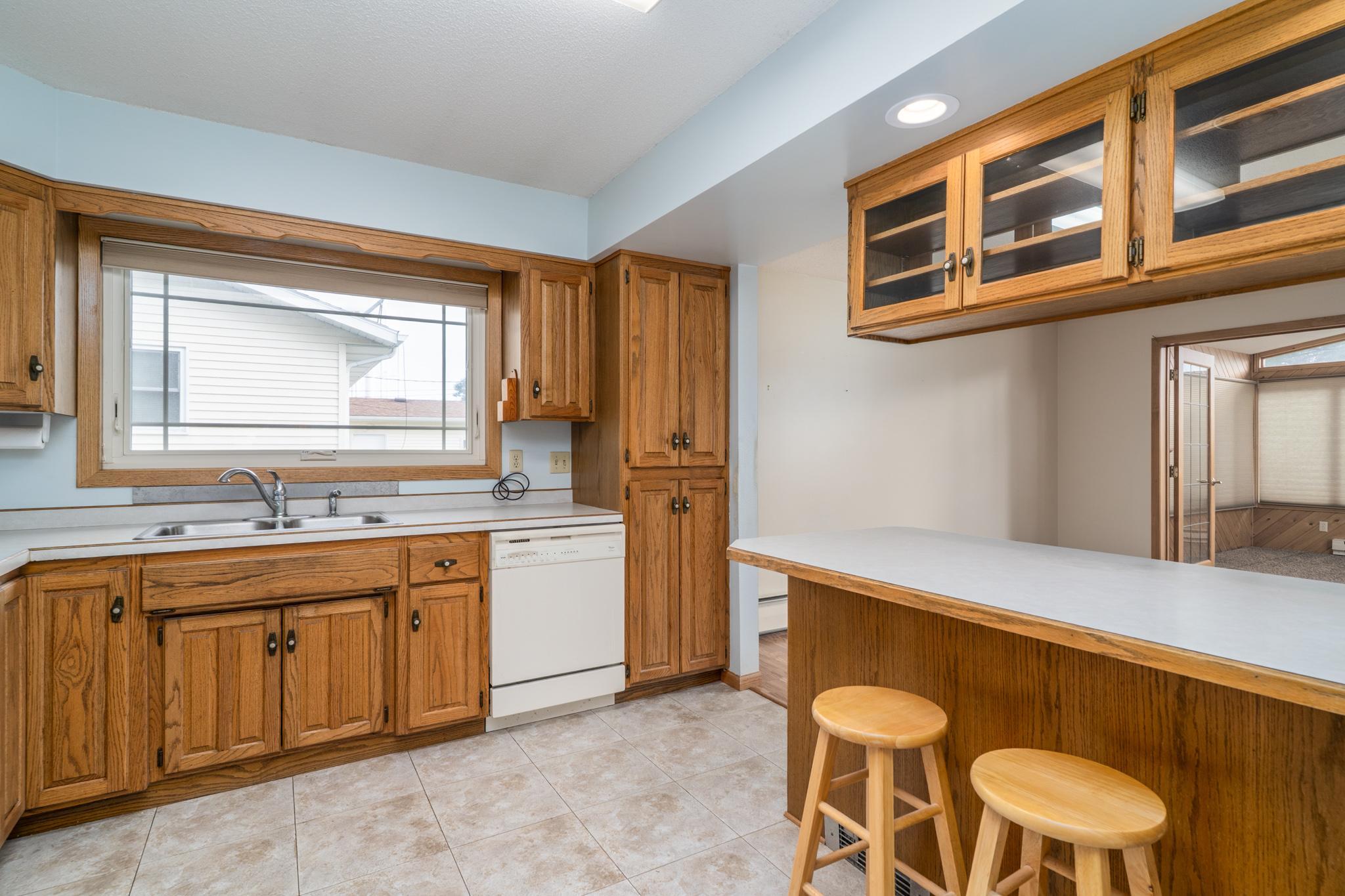 1962 single family home for sale at 1618 Hoven Lane in Crookston, MN — 3 bed, 2 bath (photo 12 of 33)