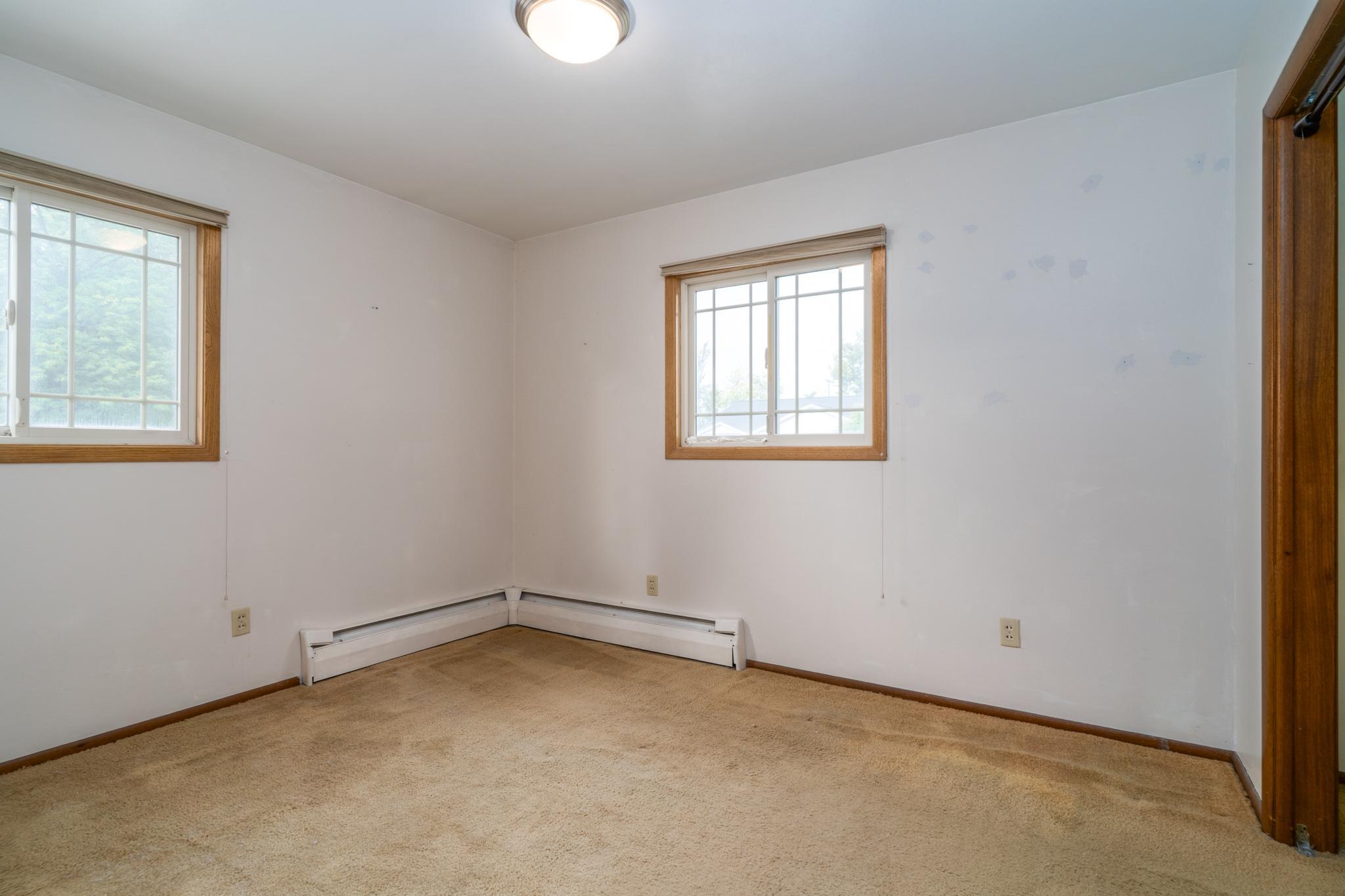 1962 single family home for sale at 1618 Hoven Lane in Crookston, MN — 3 bed, 2 bath (photo 13 of 33)