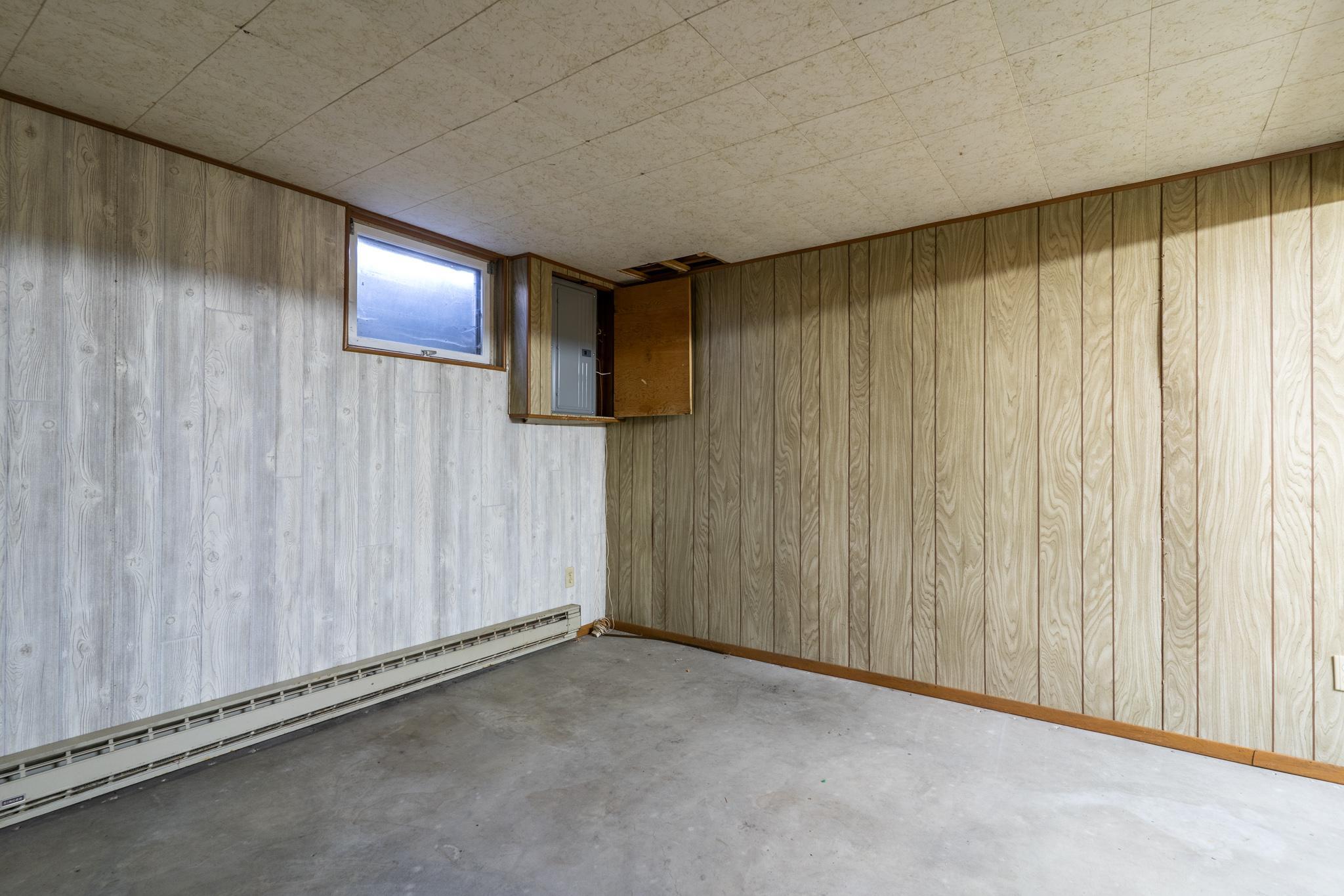 1962 single family home for sale at 1618 Hoven Lane in Crookston, MN — 3 bed, 2 bath (photo 26 of 33)