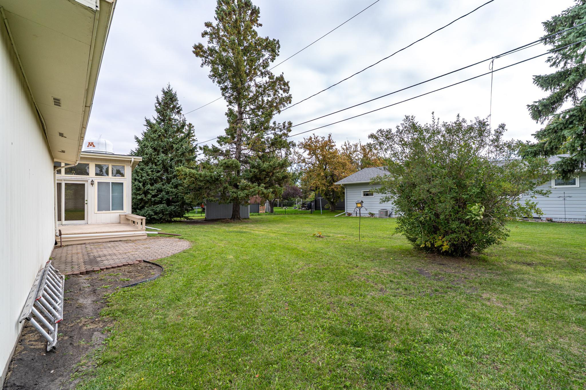 1962 single family home for sale at 1618 Hoven Lane in Crookston, MN — 3 bed, 2 bath (photo 28 of 33)