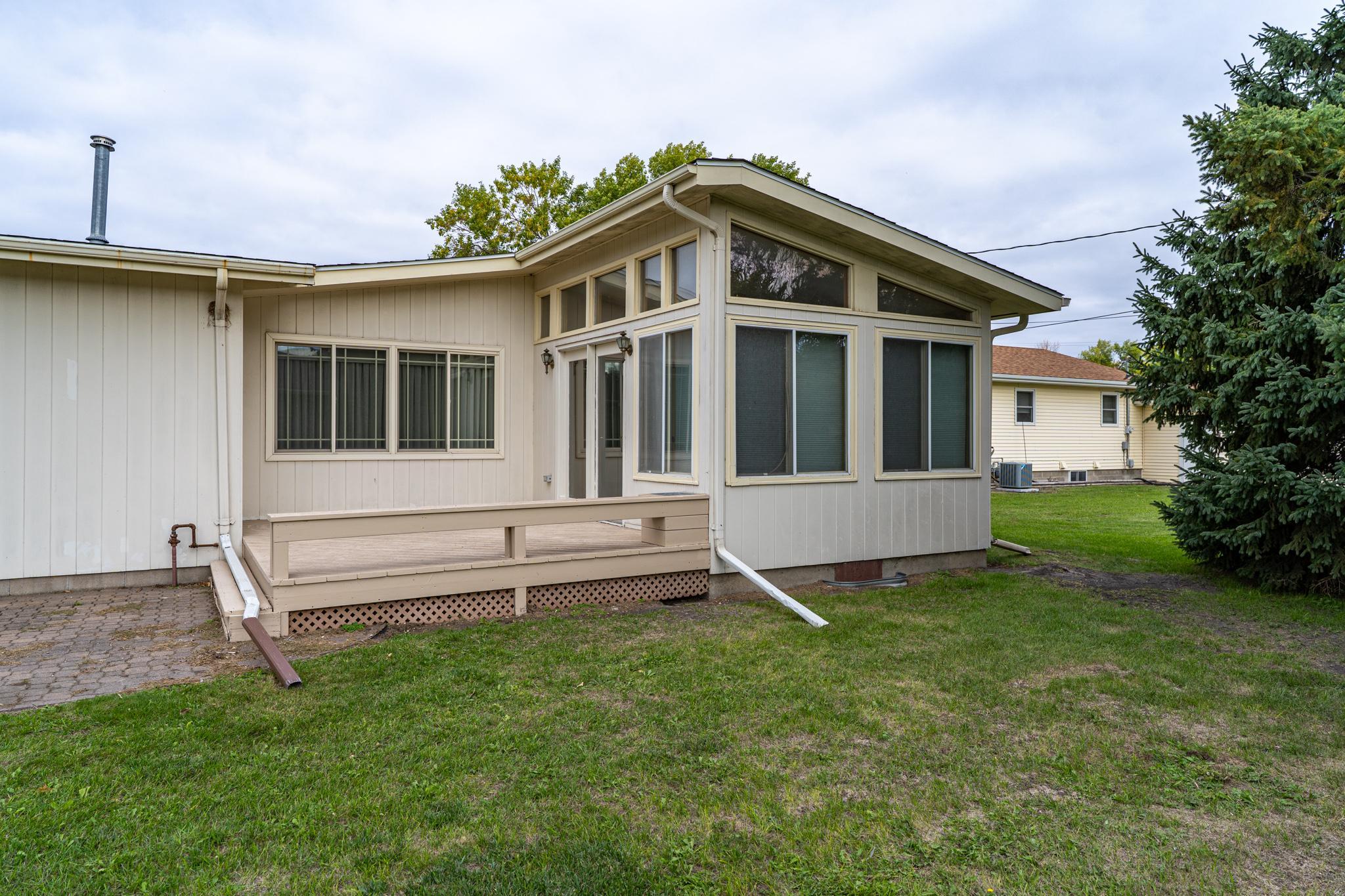 1962 single family home for sale at 1618 Hoven Lane in Crookston, MN — 3 bed, 2 bath (photo 30 of 33)