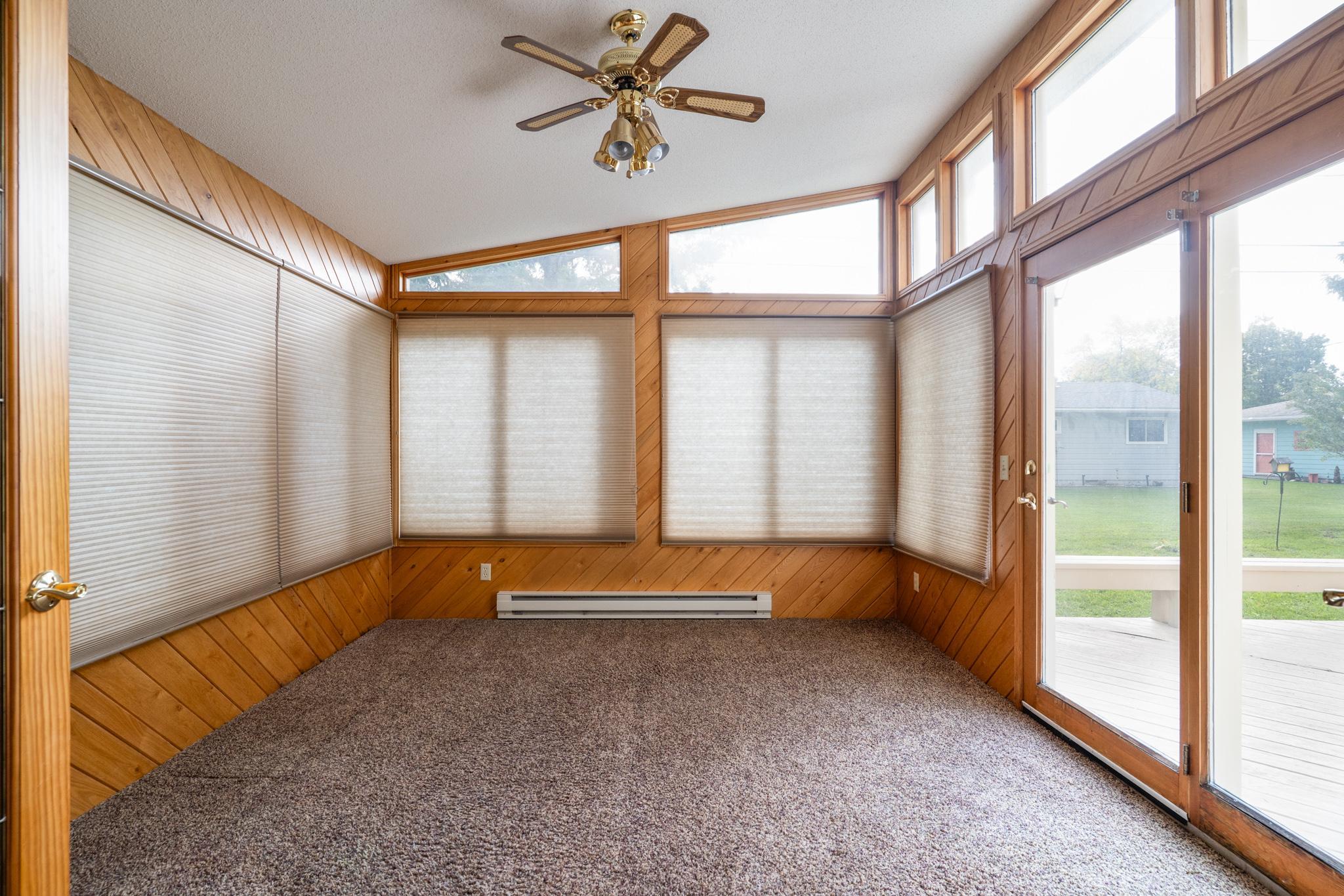 1962 single family home for sale at 1618 Hoven Lane in Crookston, MN — 3 bed, 2 bath (photo 9 of 33)