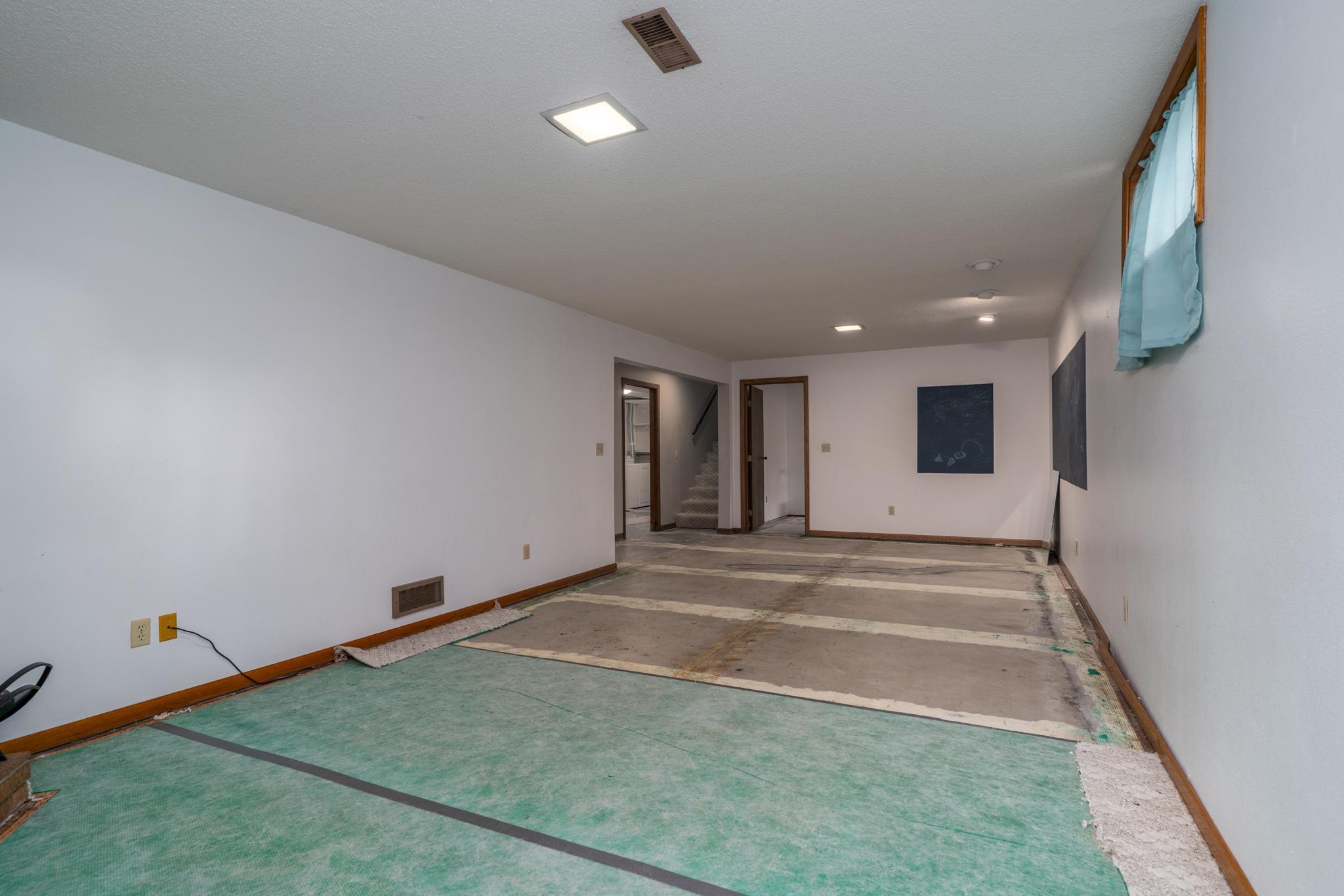 1976 single family home for sale at 1313 Albert Street in Crookston, MN — 3 bed, 3 bath (photo 18 of 29)