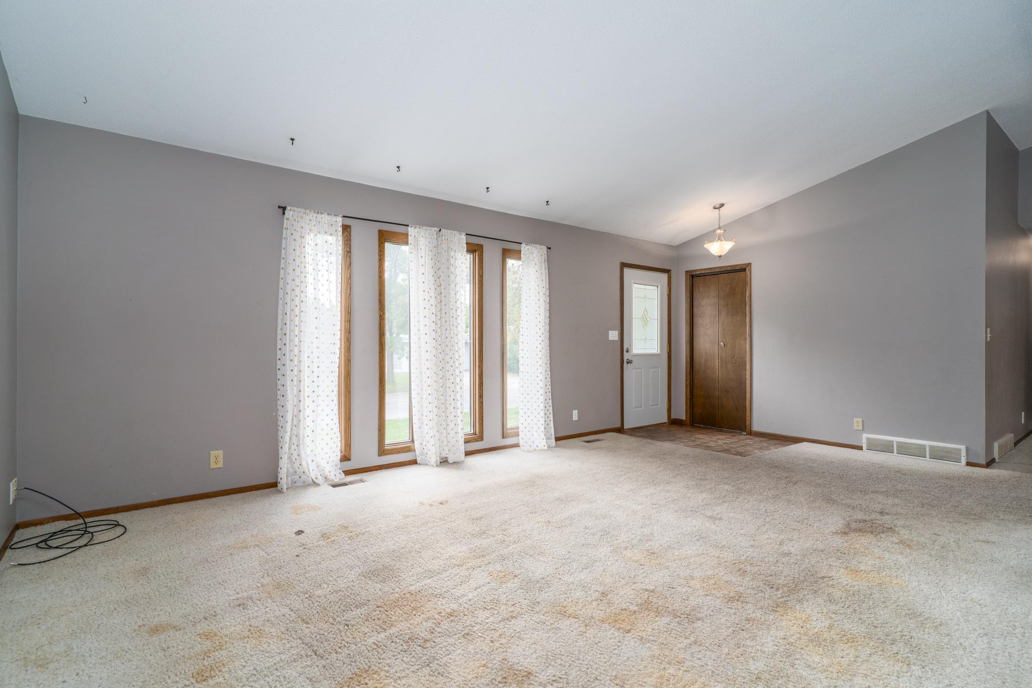 1976 single family home for sale at 1313 Albert Street in Crookston, MN — 3 bed, 3 bath (photo 4 of 29)