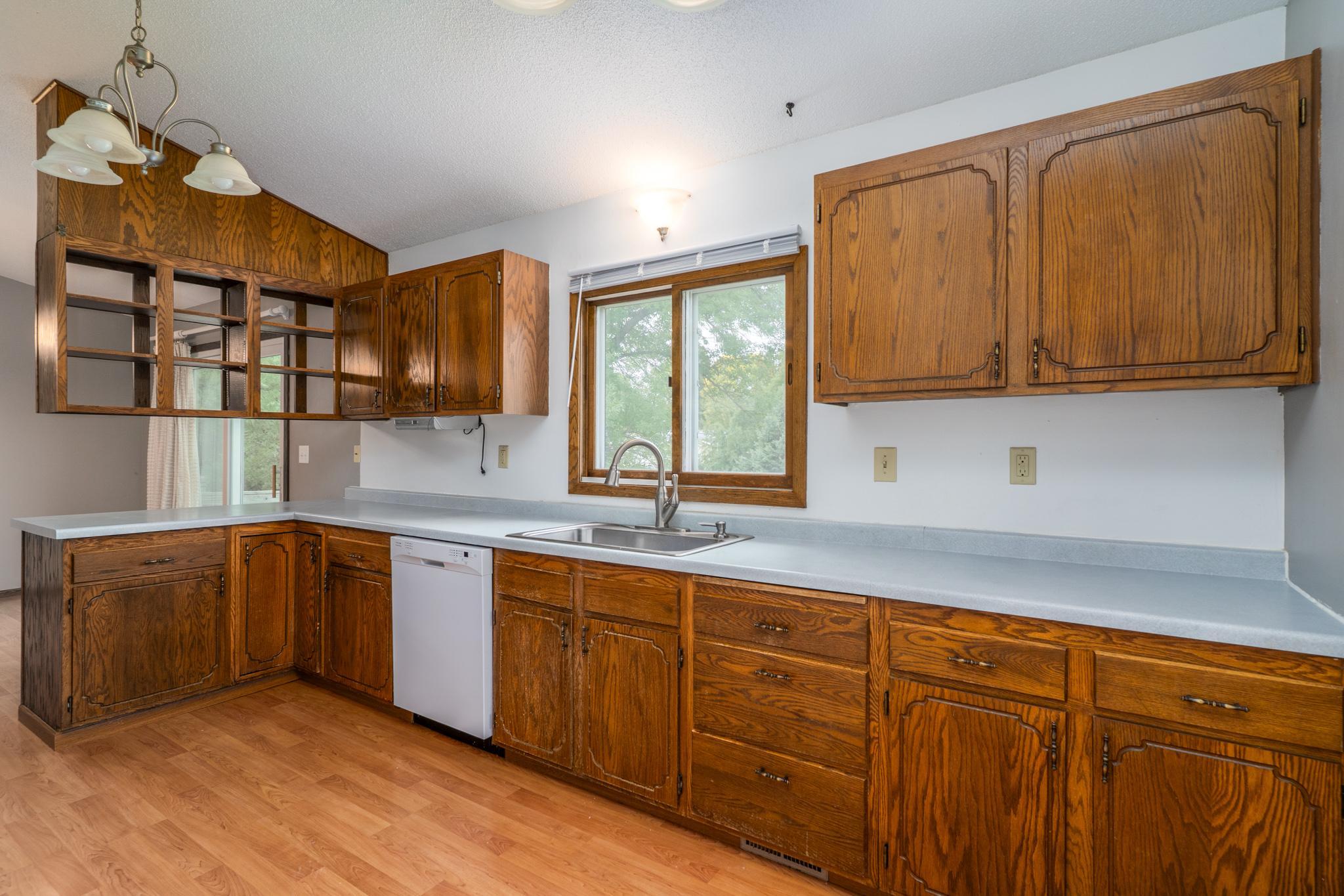 1976 single family home for sale at 1313 Albert Street in Crookston, MN — 3 bed, 3 bath (photo 5 of 29)