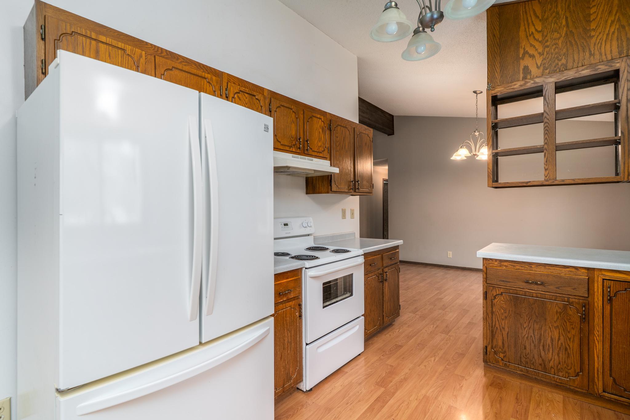1976 single family home for sale at 1313 Albert Street in Crookston, MN — 3 bed, 3 bath (photo 6 of 29)