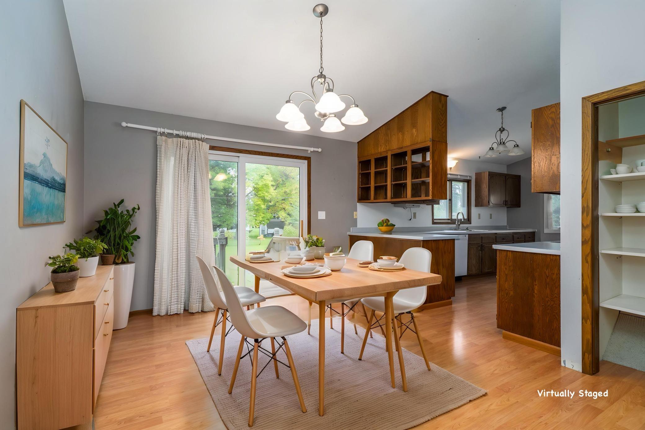 1976 single family home for sale at 1313 Albert Street in Crookston, MN — 3 bed, 3 bath (photo 8 of 29)