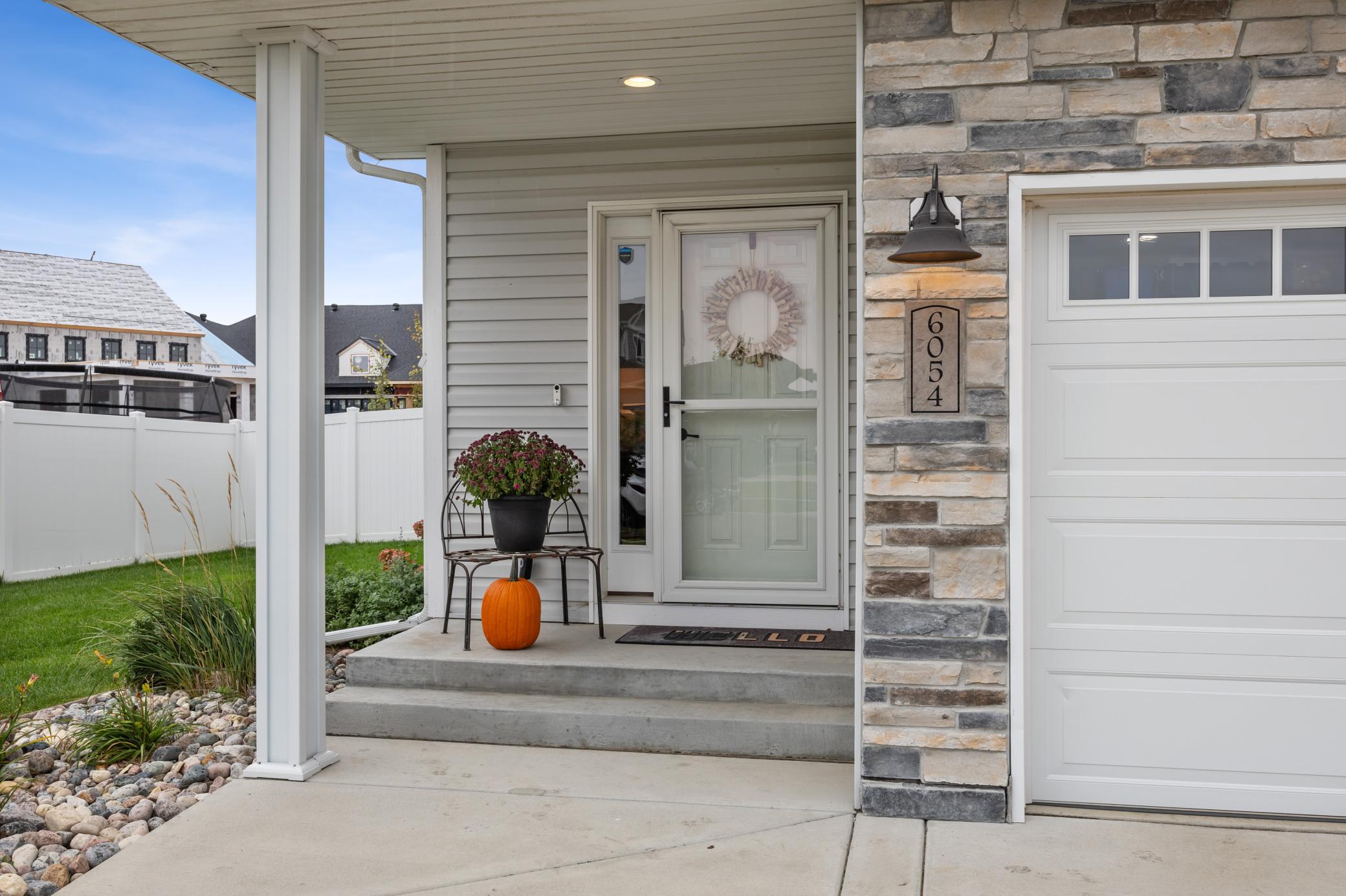 2017 single family home for sale at 6054 Autumn Drive S in Fargo, ND — 3 bed, 3 bath (photo 3 of 34)