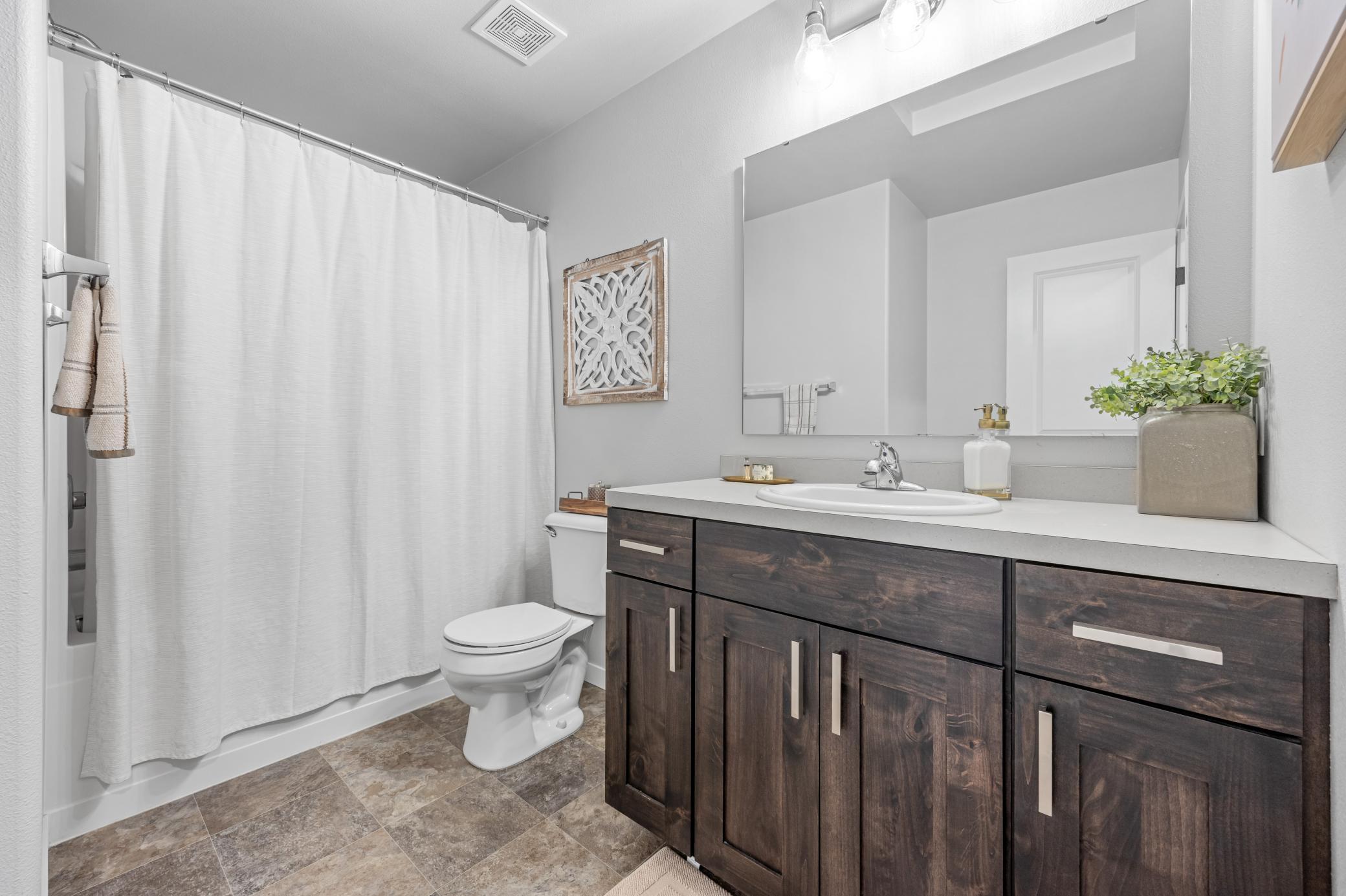 2017 single family home for sale at 6054 Autumn Drive S in Fargo, ND — 3 bed, 3 bath (photo 25 of 34)