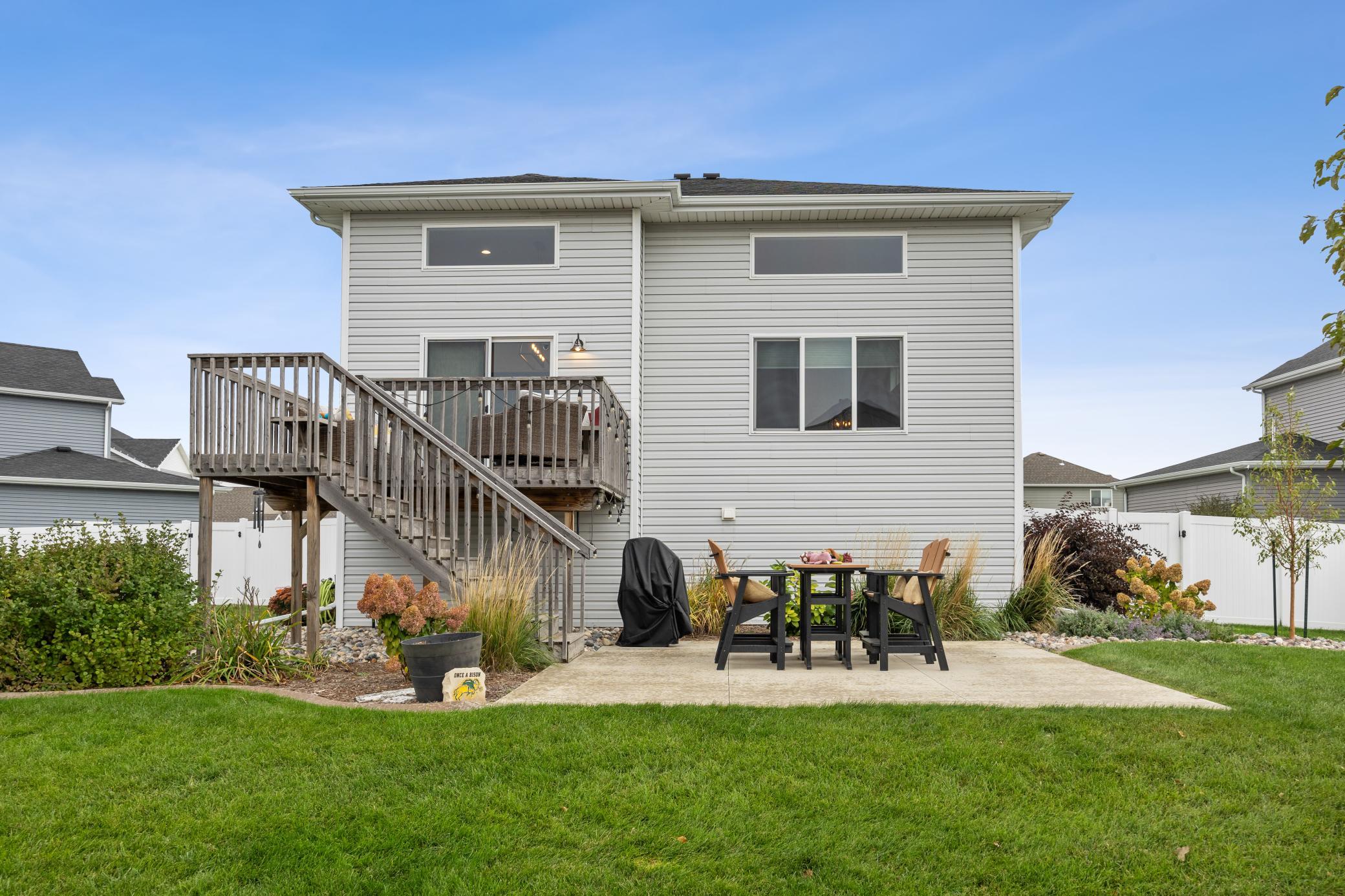 2017 single family home for sale at 6054 Autumn Drive S in Fargo, ND — 3 bed, 3 bath (photo 4 of 34)