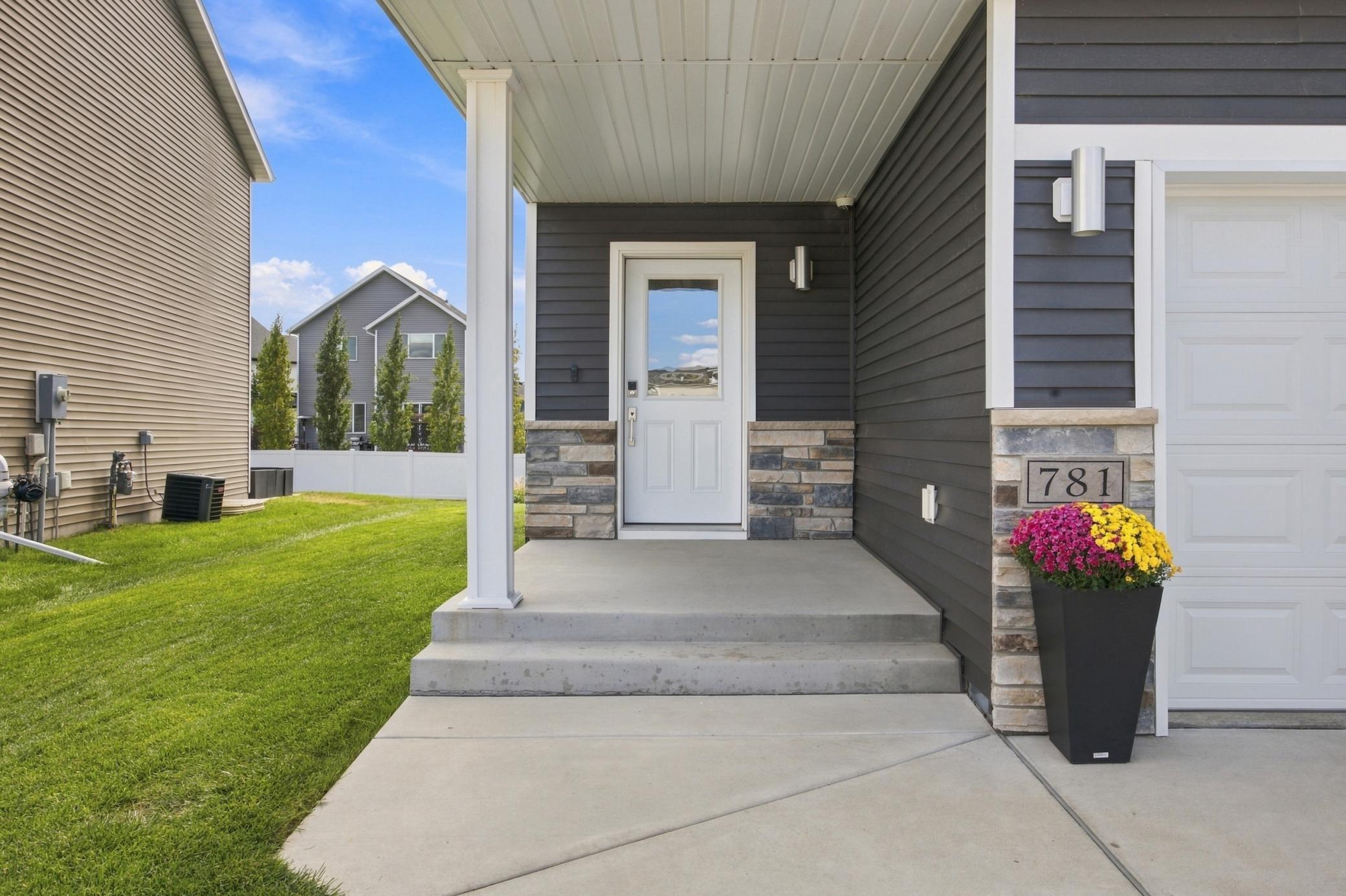 2017 single family home for sale at 781 Albert Drive W in West Fargo, ND — 3 bed, 3 bath (photo 3 of 57)