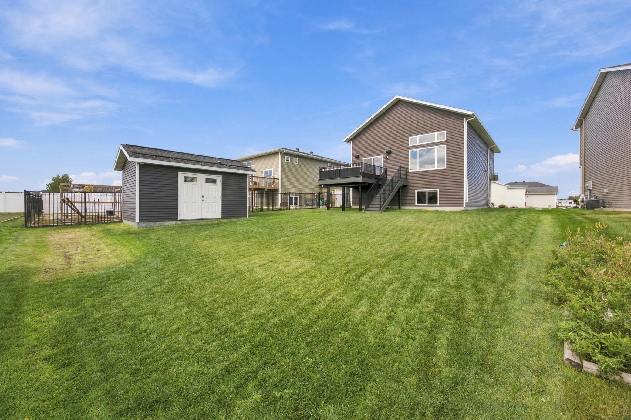 2017 single family home for sale at 781 Albert Drive W in West Fargo, ND — 3 bed, 3 bath (photo 39 of 57)