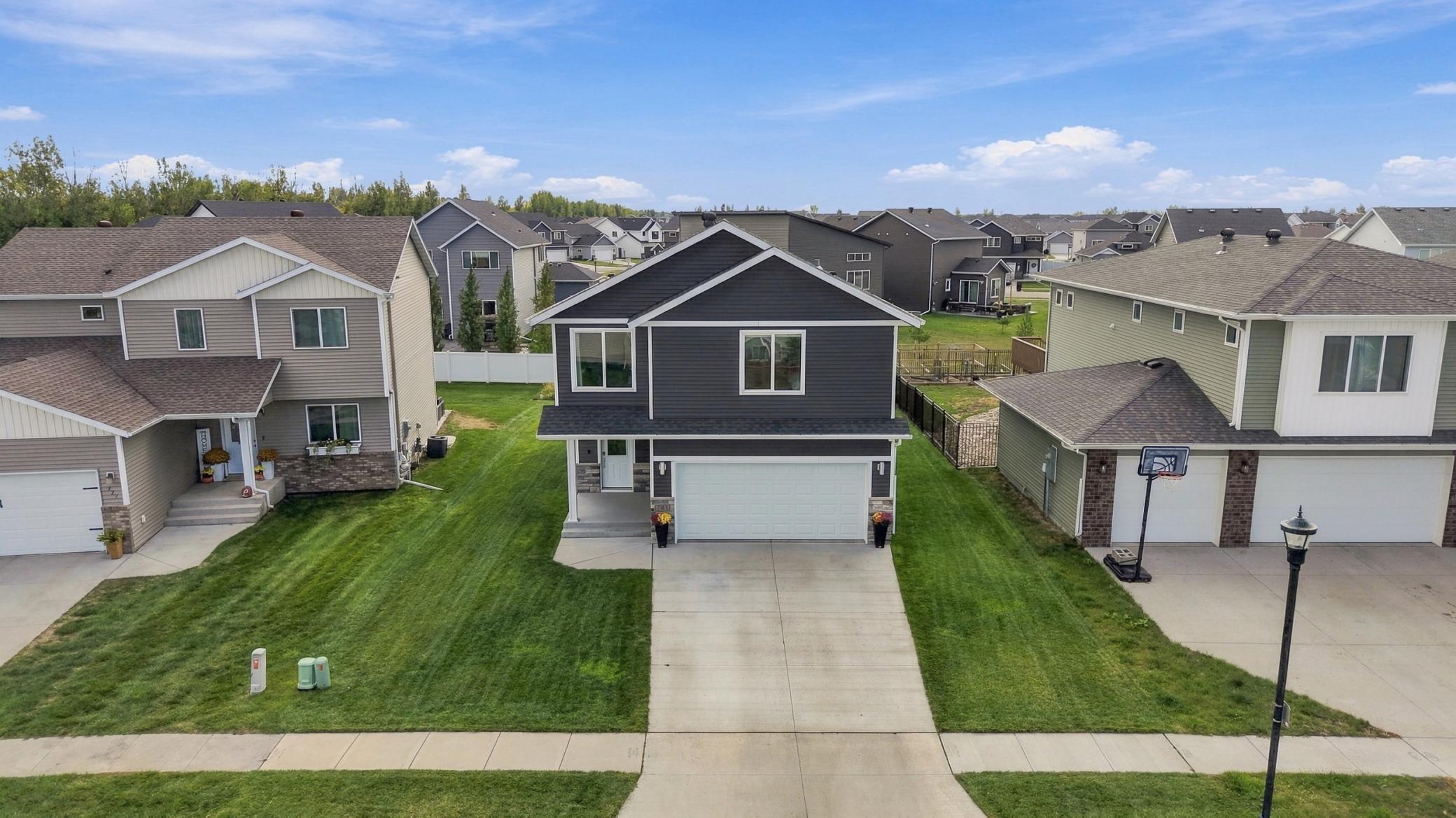 2017 single family home for sale at 781 Albert Drive W in West Fargo, ND — 3 bed, 3 bath (photo 46 of 57)