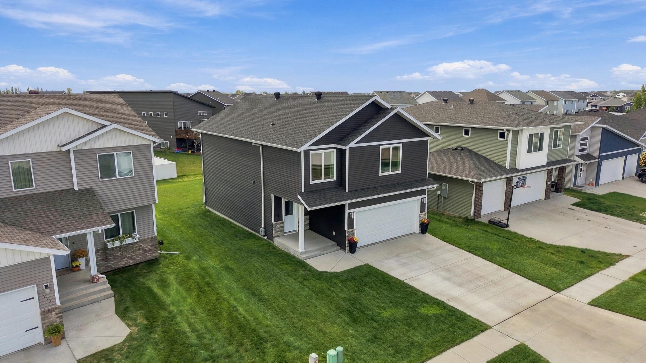 2017 single family home for sale at 781 Albert Drive W in West Fargo, ND — 3 bed, 3 bath (photo 47 of 57)