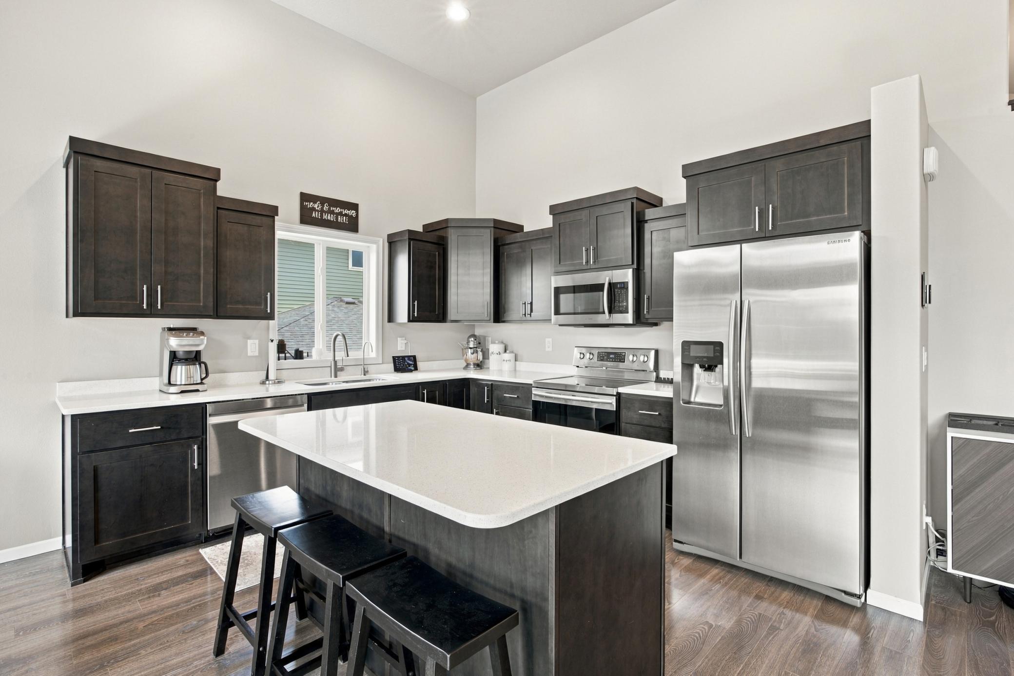 2017 single family home for sale at 781 Albert Drive W in West Fargo, ND — 3 bed, 3 bath (photo 9 of 57)