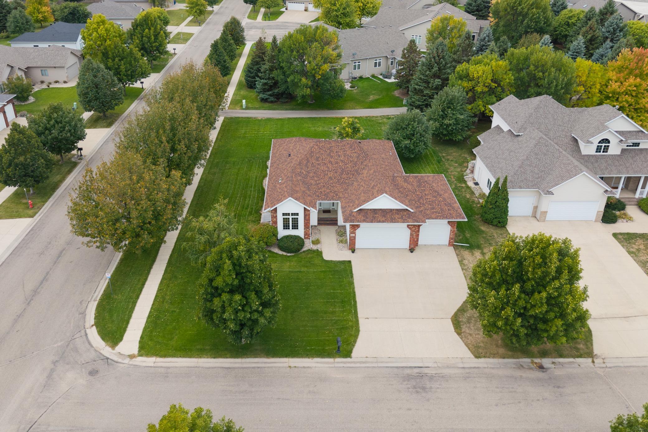 2002 single family home for sale at 4443 3rd Street S in Moorhead, MN — 5 bed, 3 bath (photo 2 of 46)