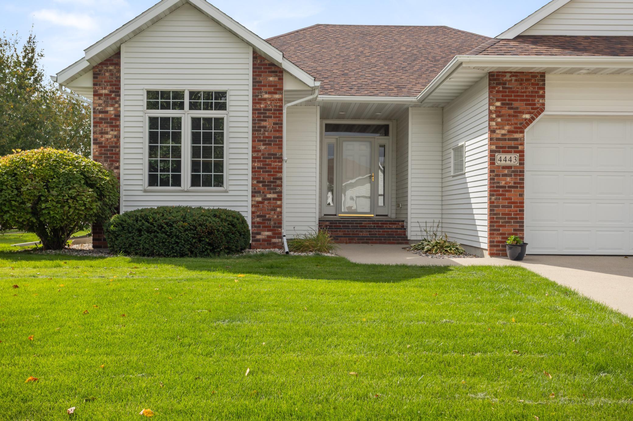 2002 single family home for sale at 4443 3rd Street S in Moorhead, MN — 5 bed, 3 bath (photo 3 of 46)