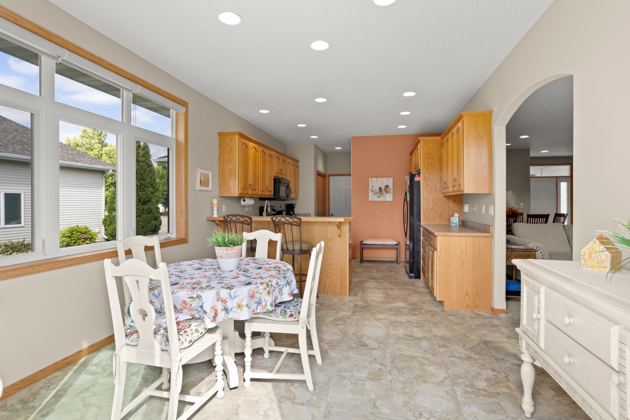 2002 single family home for sale at 4443 3rd Street S in Moorhead, MN — 5 bed, 3 bath (photo 5 of 46)