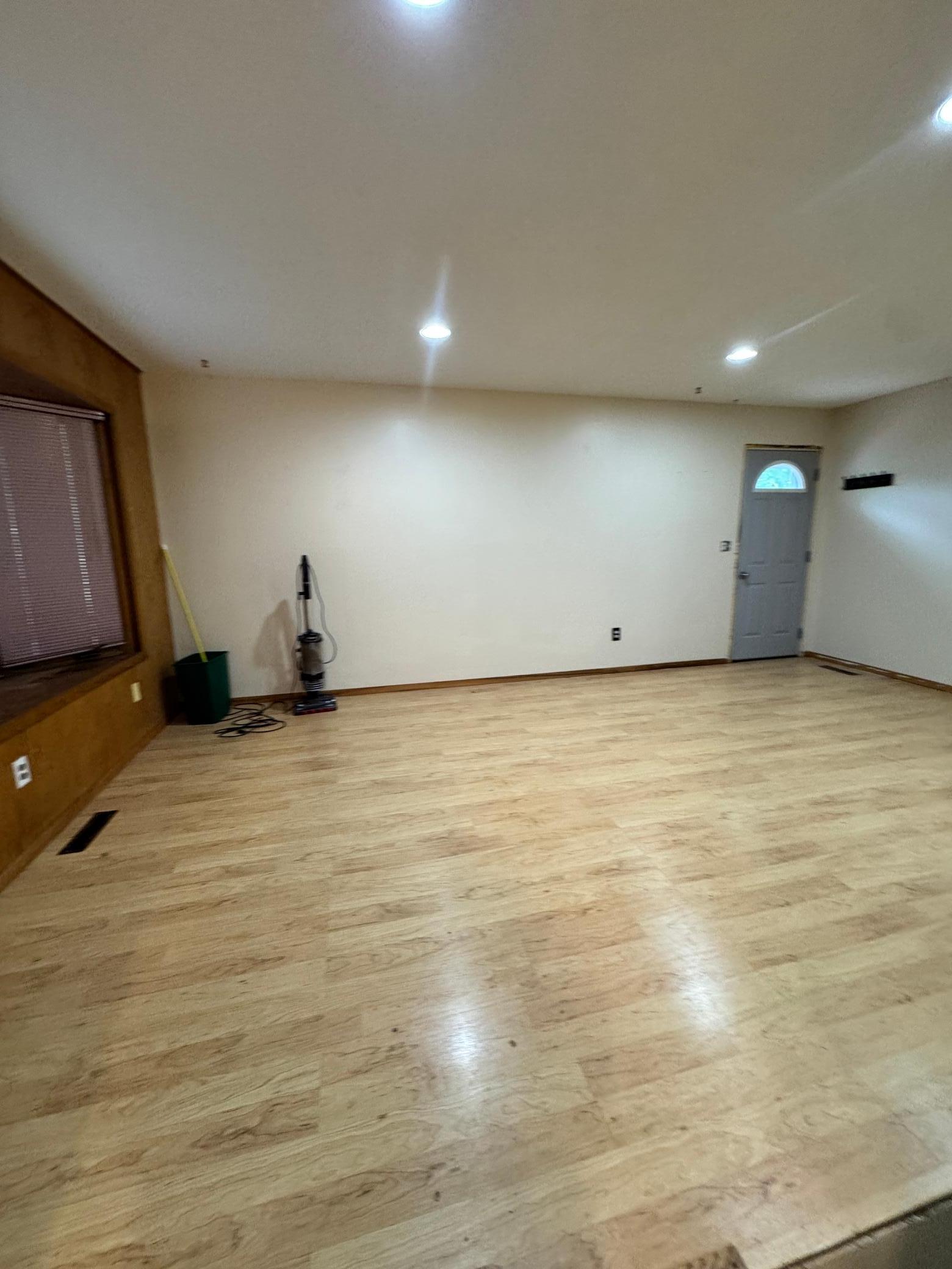 1975 single family home for sale at 806 31st Street N in Fargo, ND — 3 bed, 2 bath (photo 3 of 13)