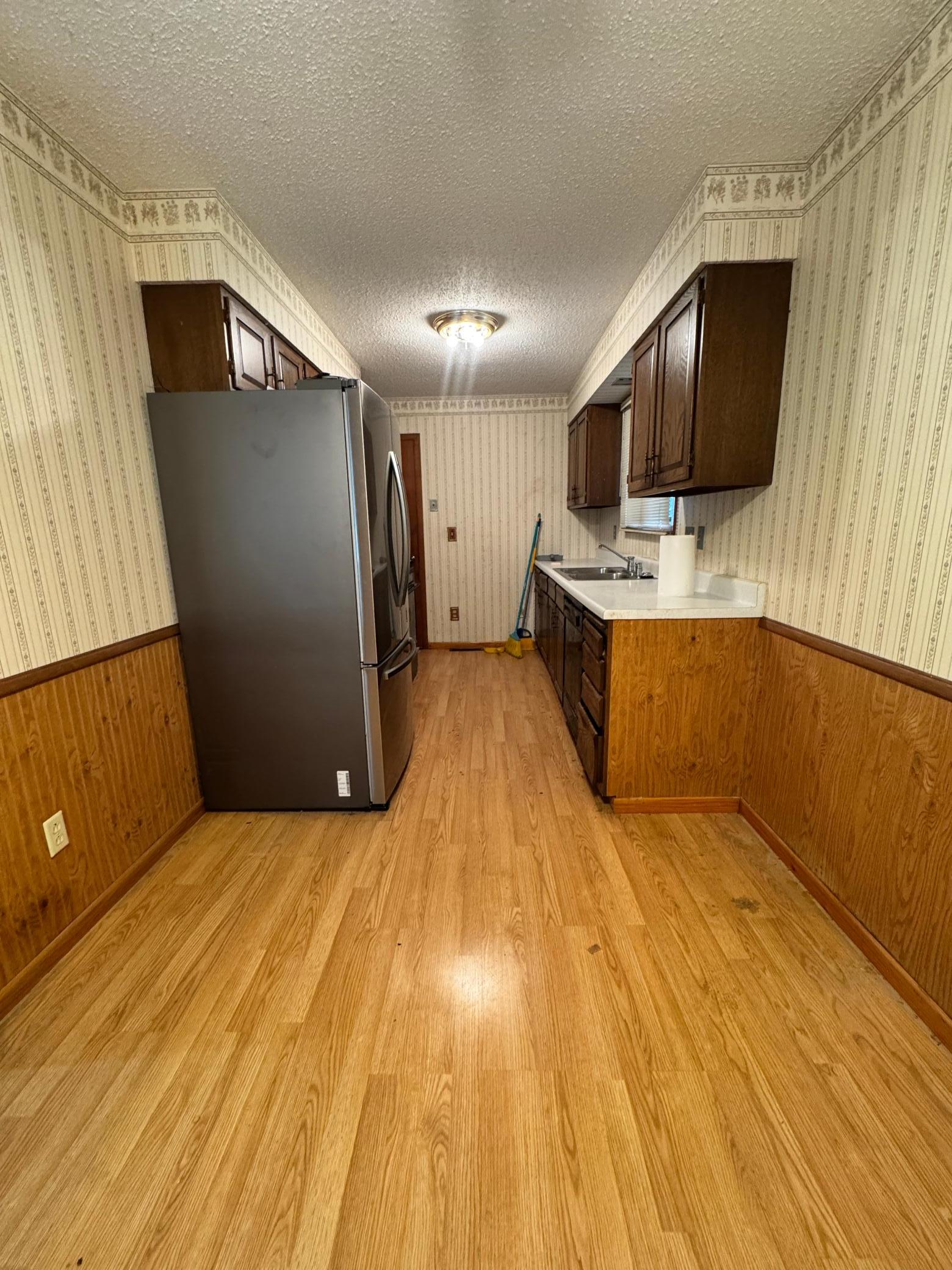 1975 single family home for sale at 806 31st Street N in Fargo, ND — 3 bed, 2 bath (photo 4 of 13)