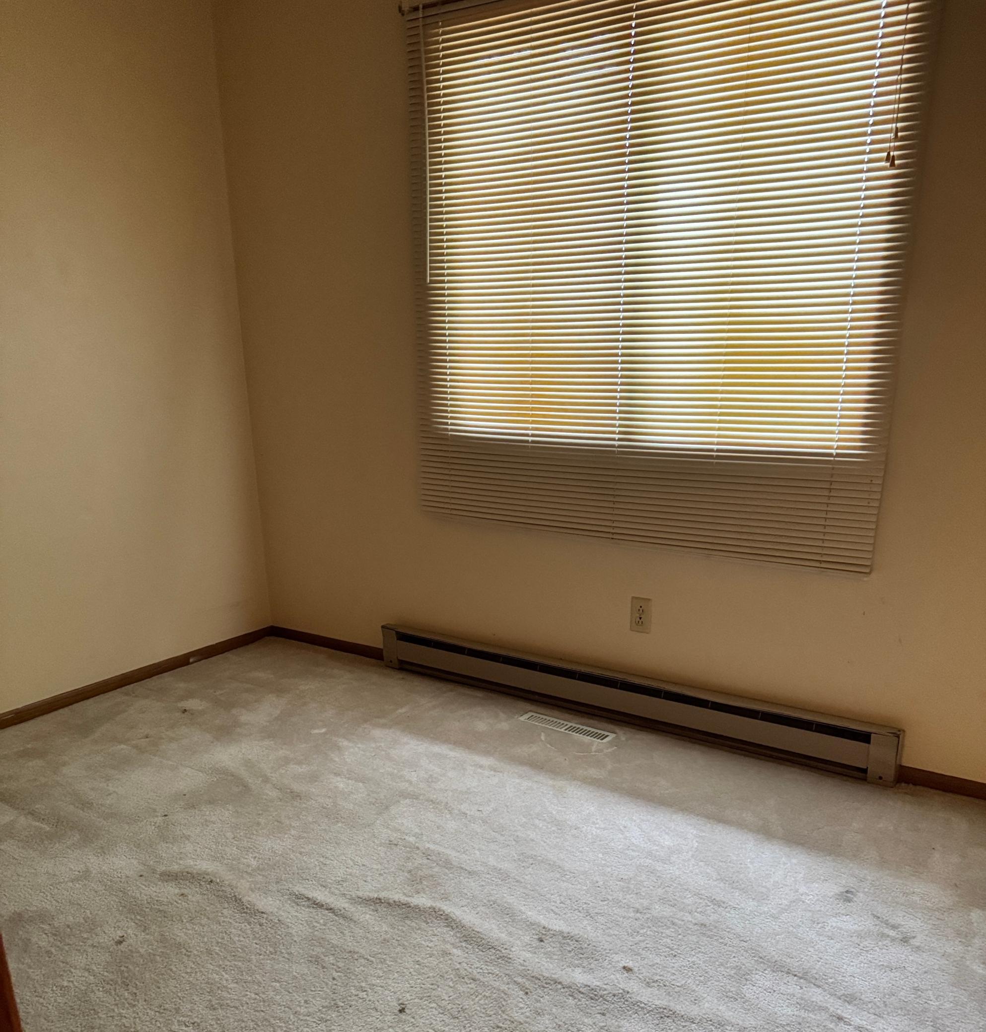 1975 single family home for sale at 806 31st Street N in Fargo, ND — 3 bed, 2 bath (photo 6 of 13)