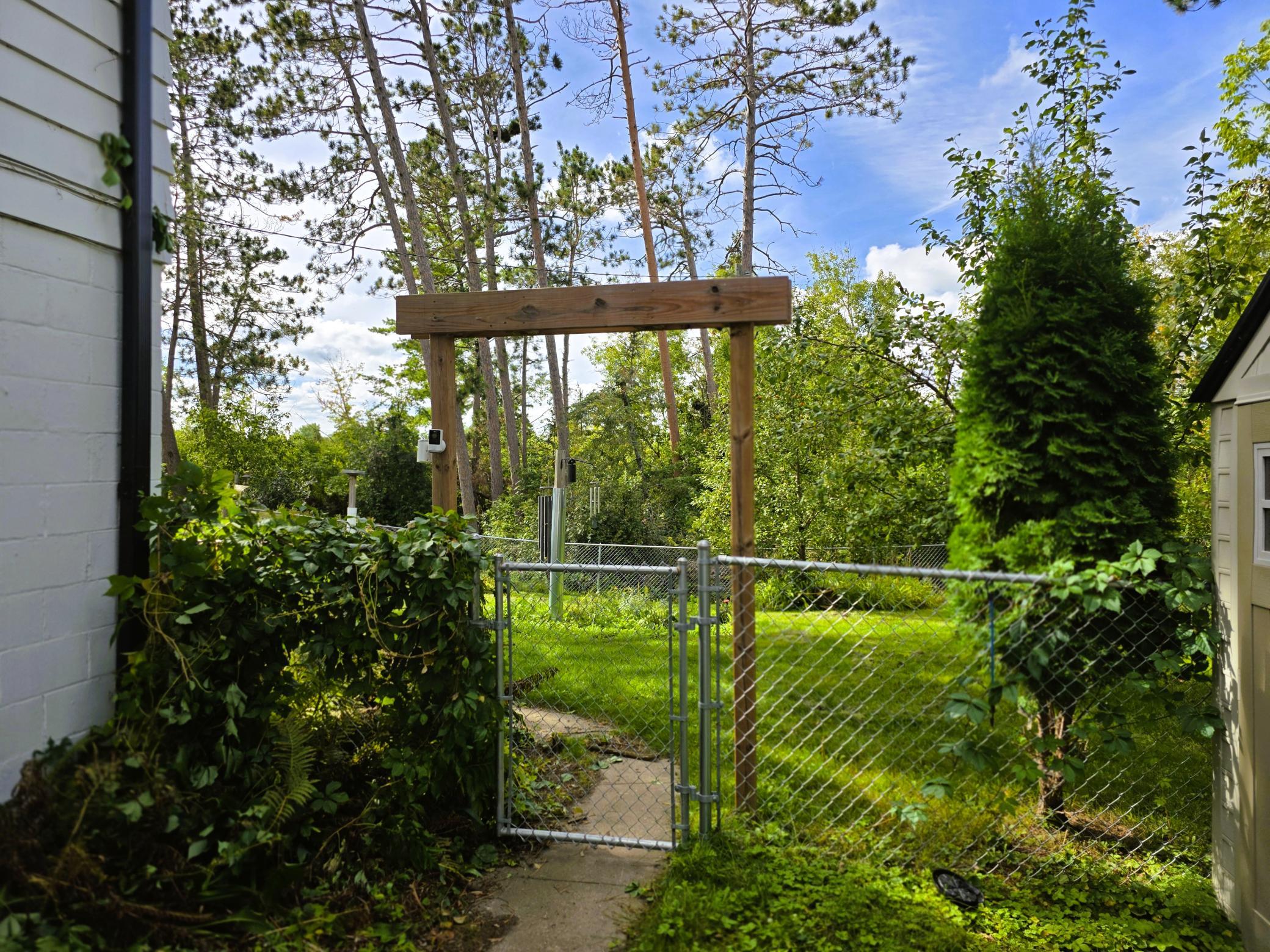 1961 single family home for sale at 4405 Birchmont Drive NE in Bemidji, MN — 5 bed, 2 bath (photo 14 of 73)