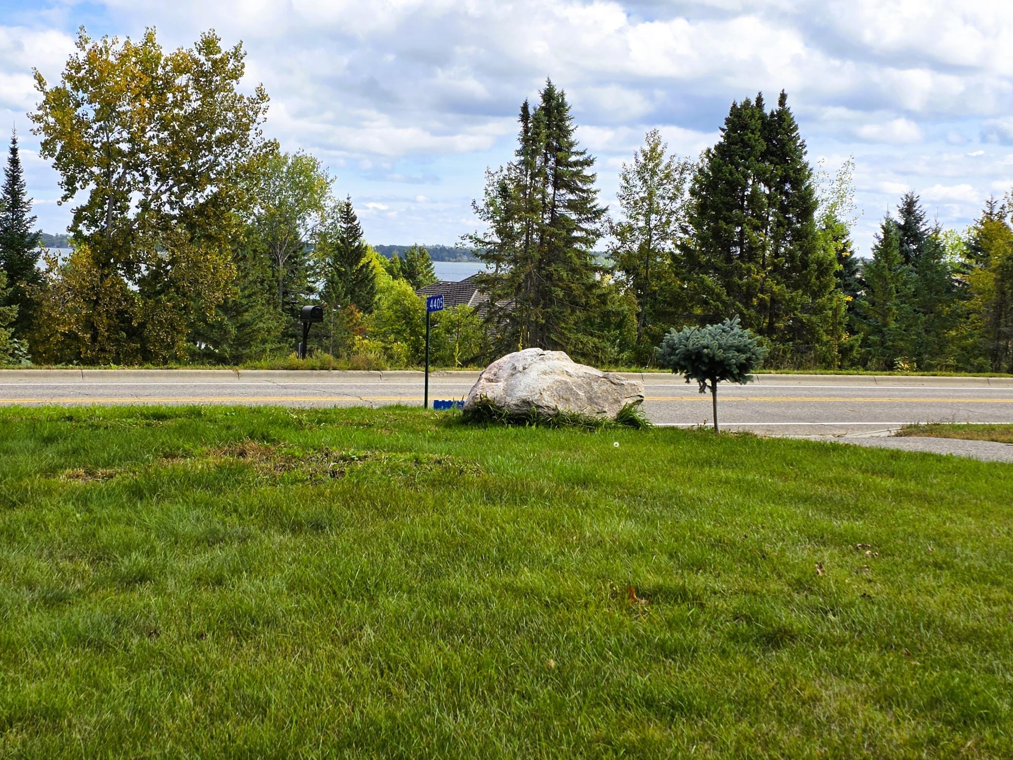 1961 single family home for sale at 4405 Birchmont Drive NE in Bemidji, MN — 5 bed, 2 bath (photo 4 of 73)