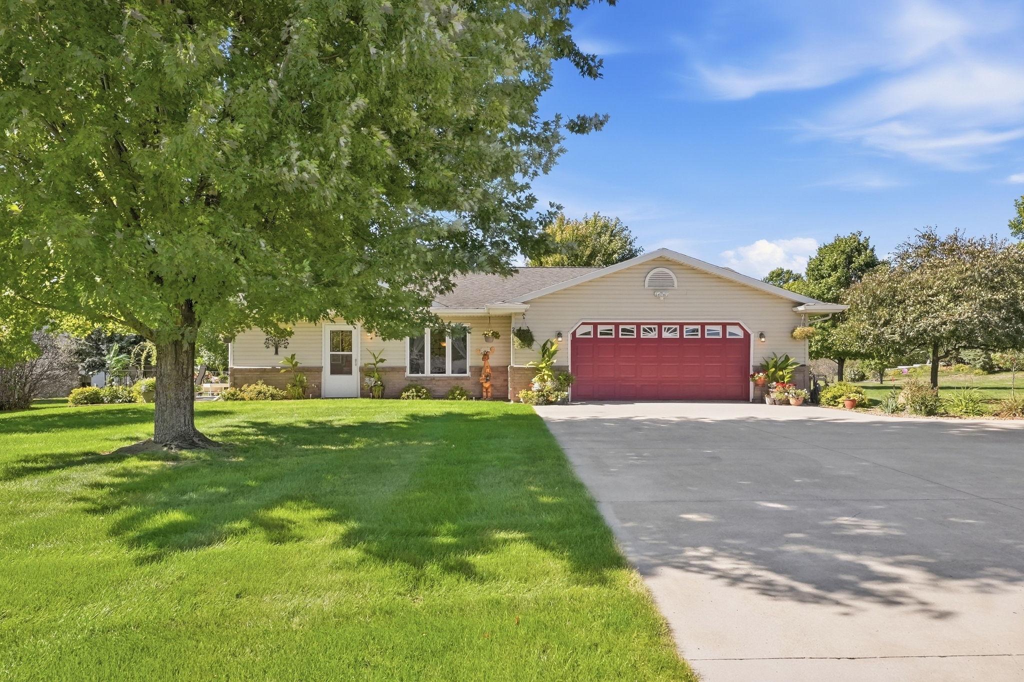 2000 single family home for sale at 2782 Le Homme Dieu Hts Court NE in Alexandria, MN — 3 bed, 3 bath (photo 2 of 33)