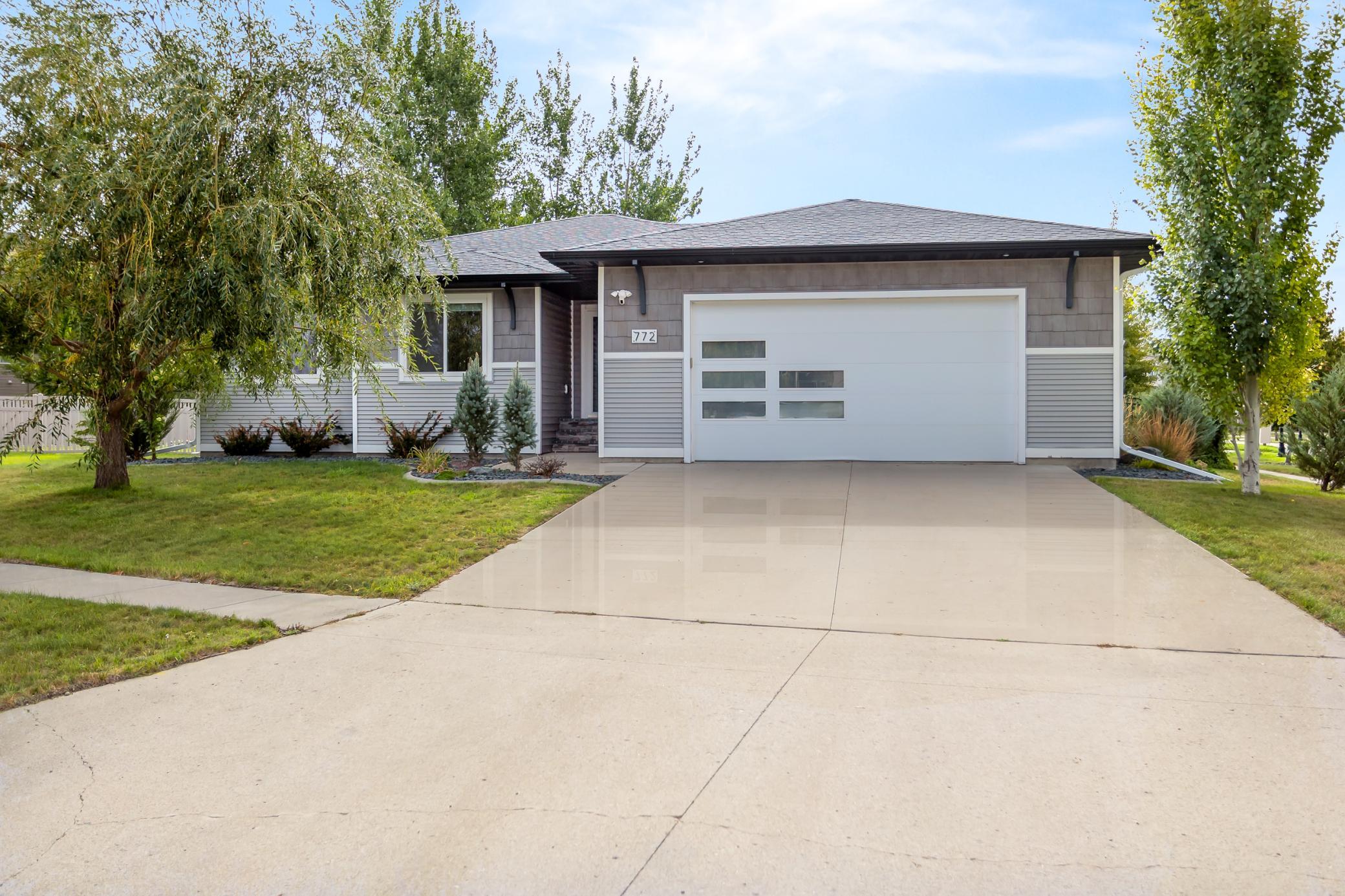 772 35th Avenue E, West Fargo, ND