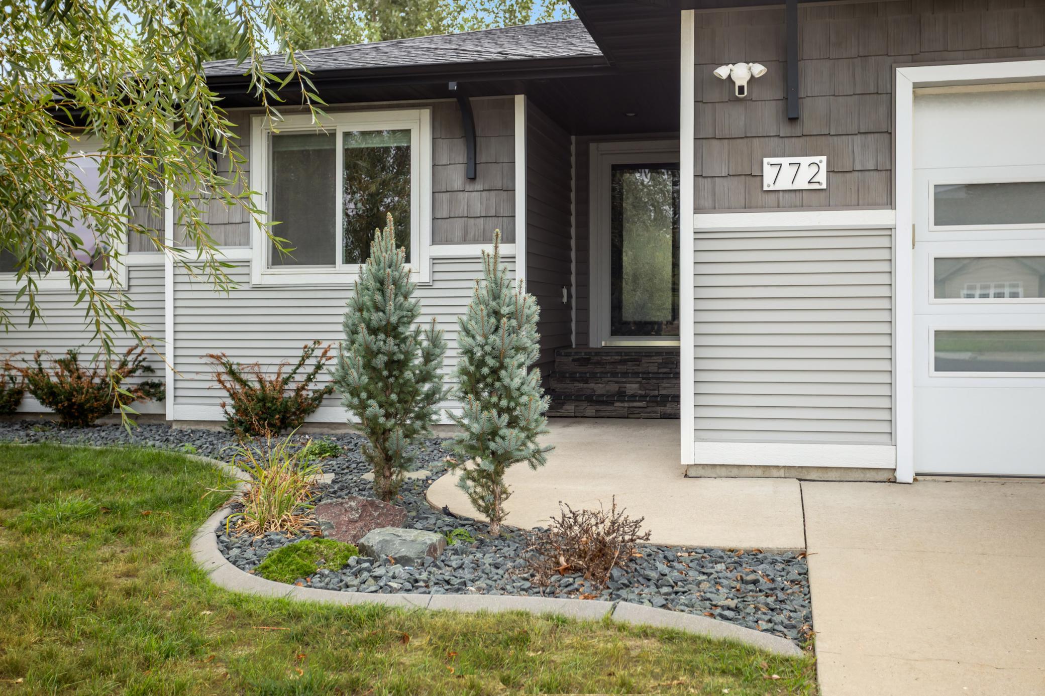 2013 single family home for sale at 772 35th Avenue E in West Fargo, ND — 5 bed, 3 bath (photo 2 of 44)