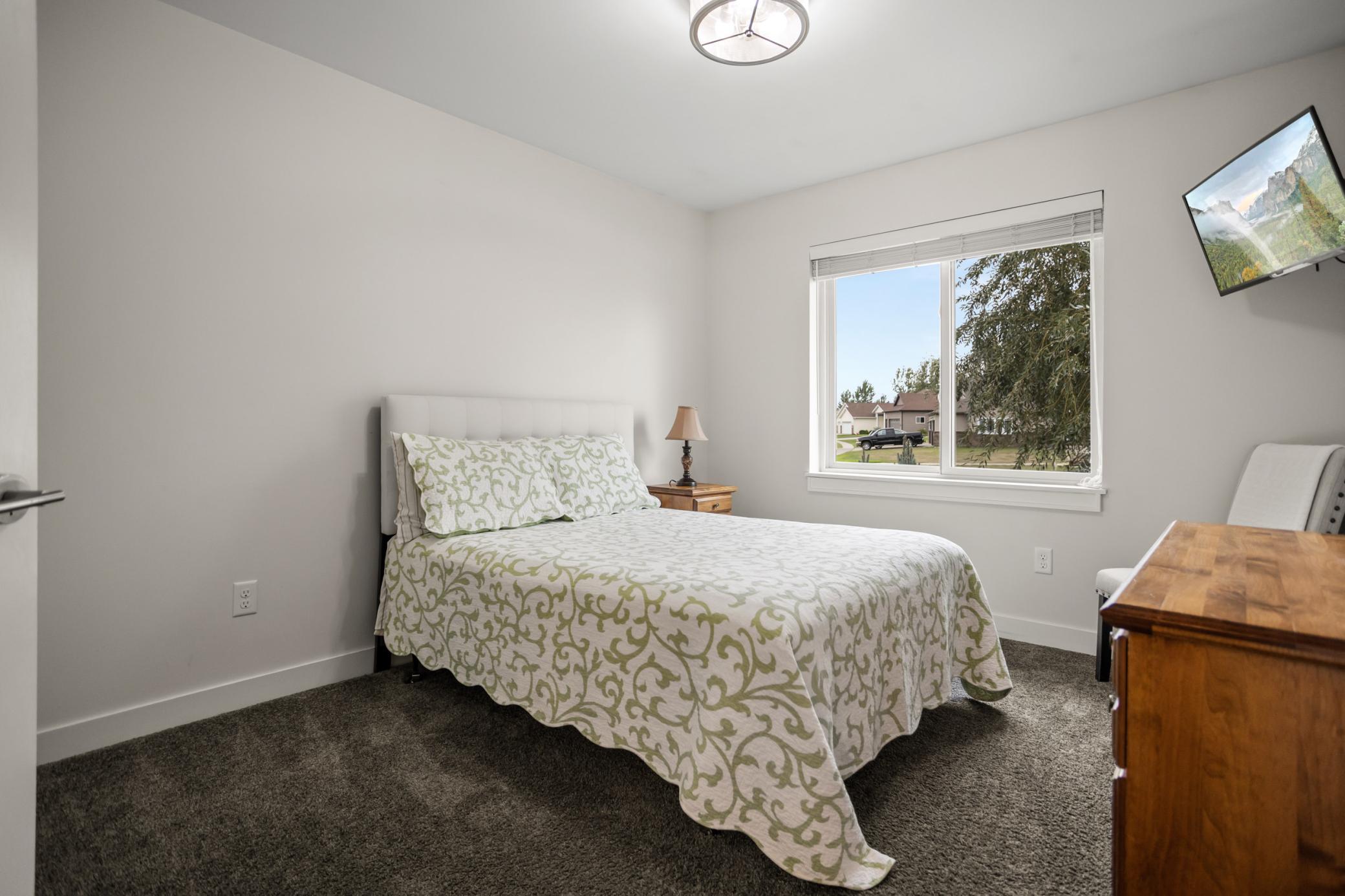 2013 single family home for sale at 772 35th Avenue E in West Fargo, ND — 5 bed, 3 bath (photo 18 of 44)