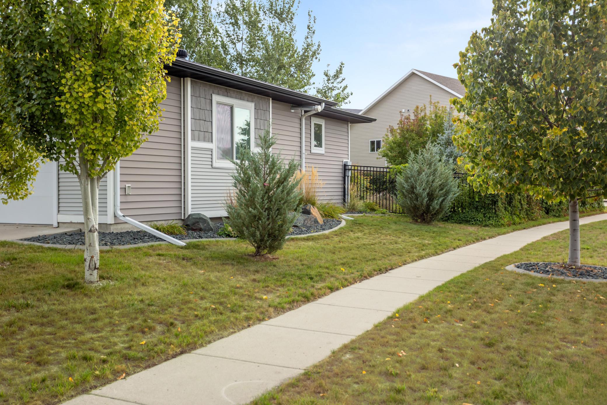 2013 single family home for sale at 772 35th Avenue E in West Fargo, ND — 5 bed, 3 bath (photo 3 of 44)
