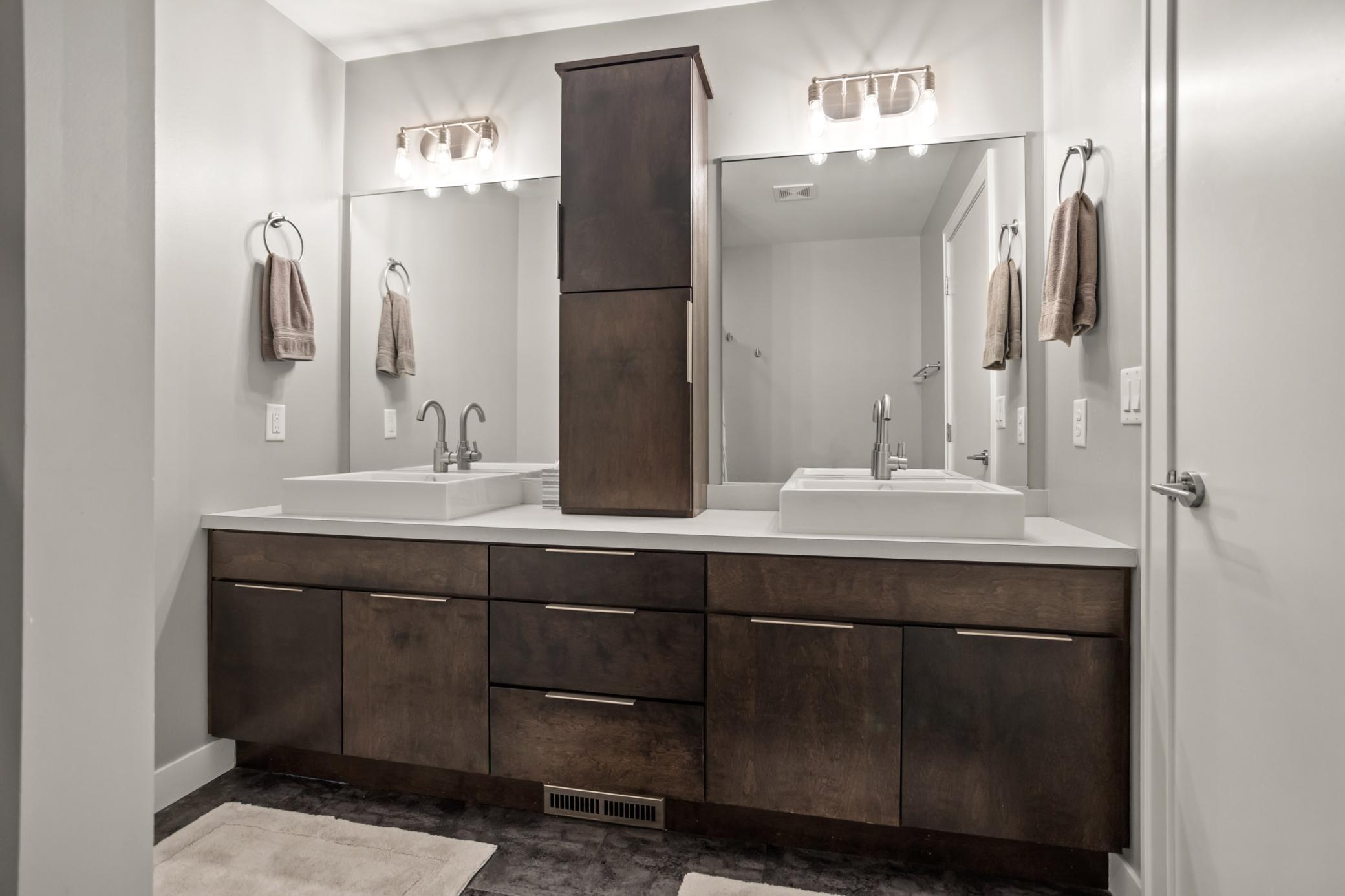 2013 single family home for sale at 772 35th Avenue E in West Fargo, ND — 5 bed, 3 bath (photo 23 of 44)