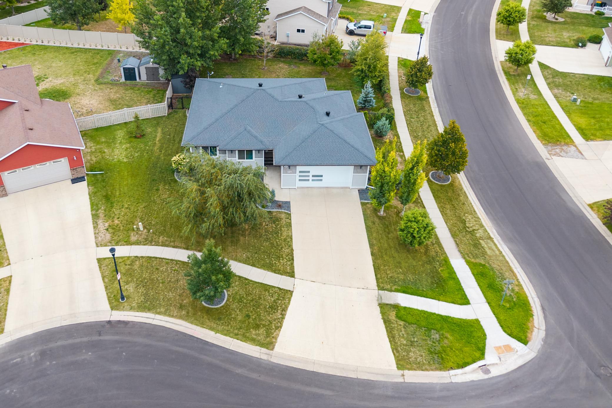 2013 single family home for sale at 772 35th Avenue E in West Fargo, ND — 5 bed, 3 bath (photo 4 of 44)