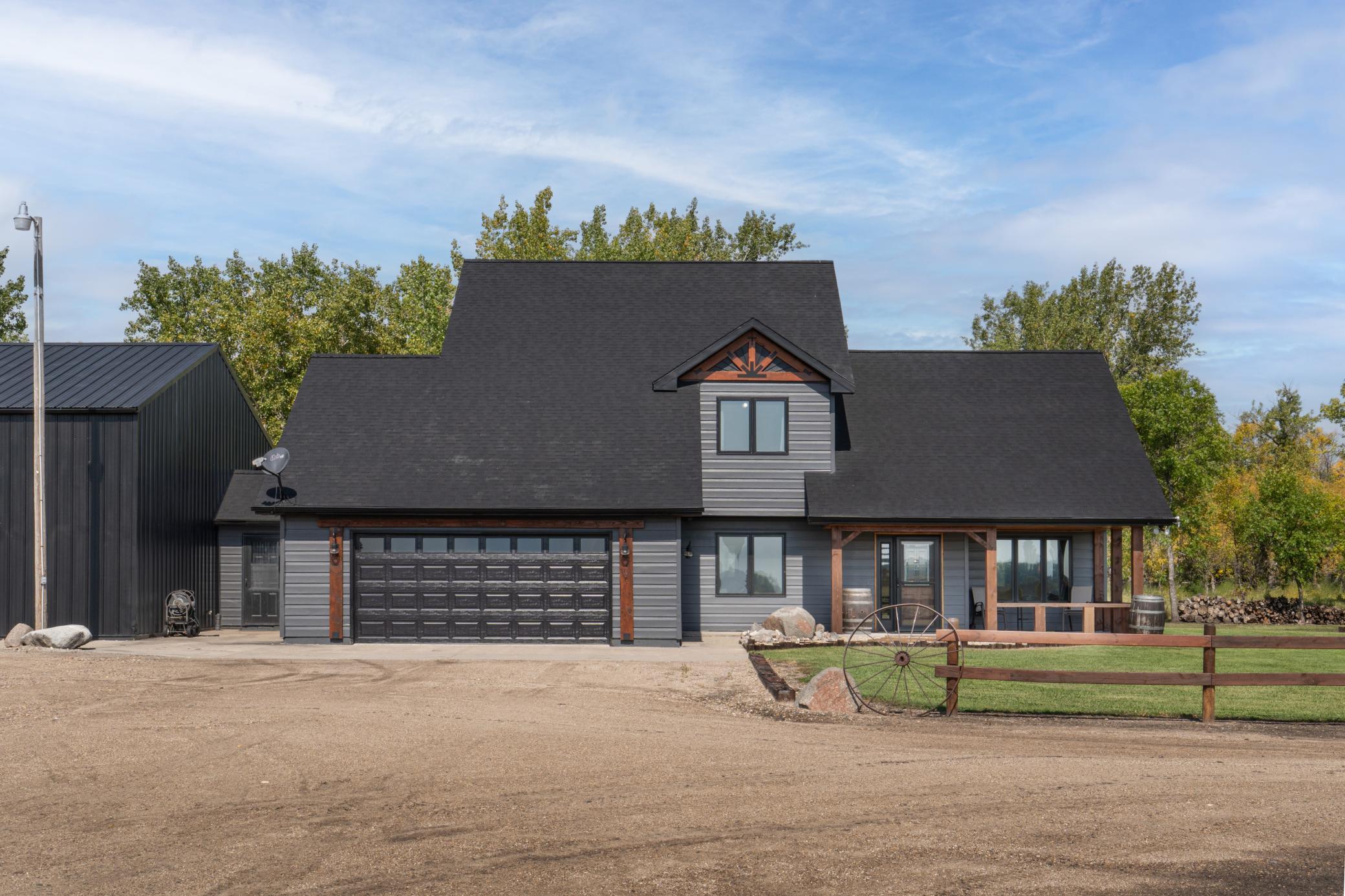 1994 single family home for sale at 635 20th Street NE in Thompson, ND — 3 bed, 3 bath