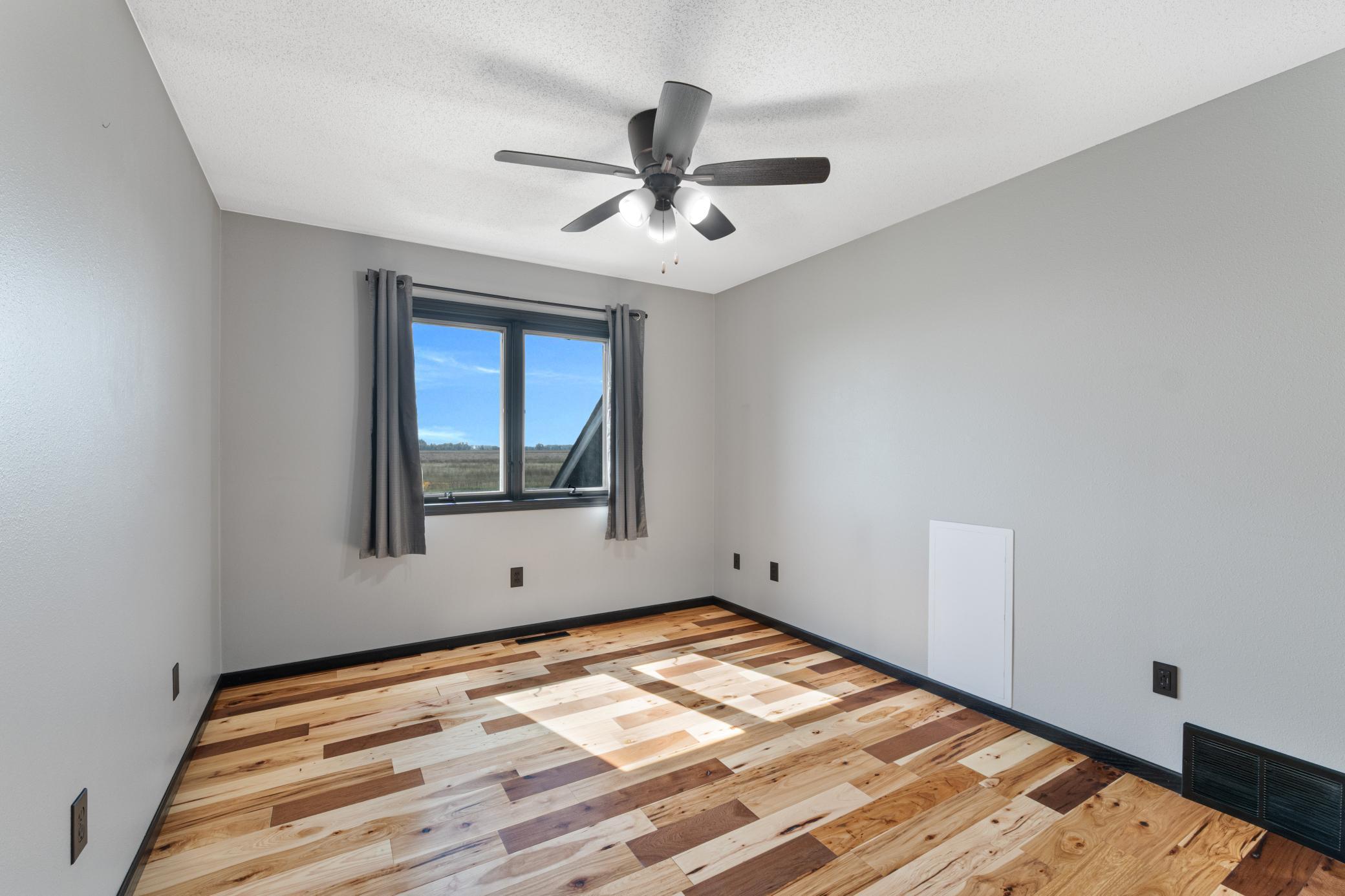 1994 single family home for sale at 635 20th Street NE in Thompson, ND — 3 bed, 3 bath (photo 18 of 61)
