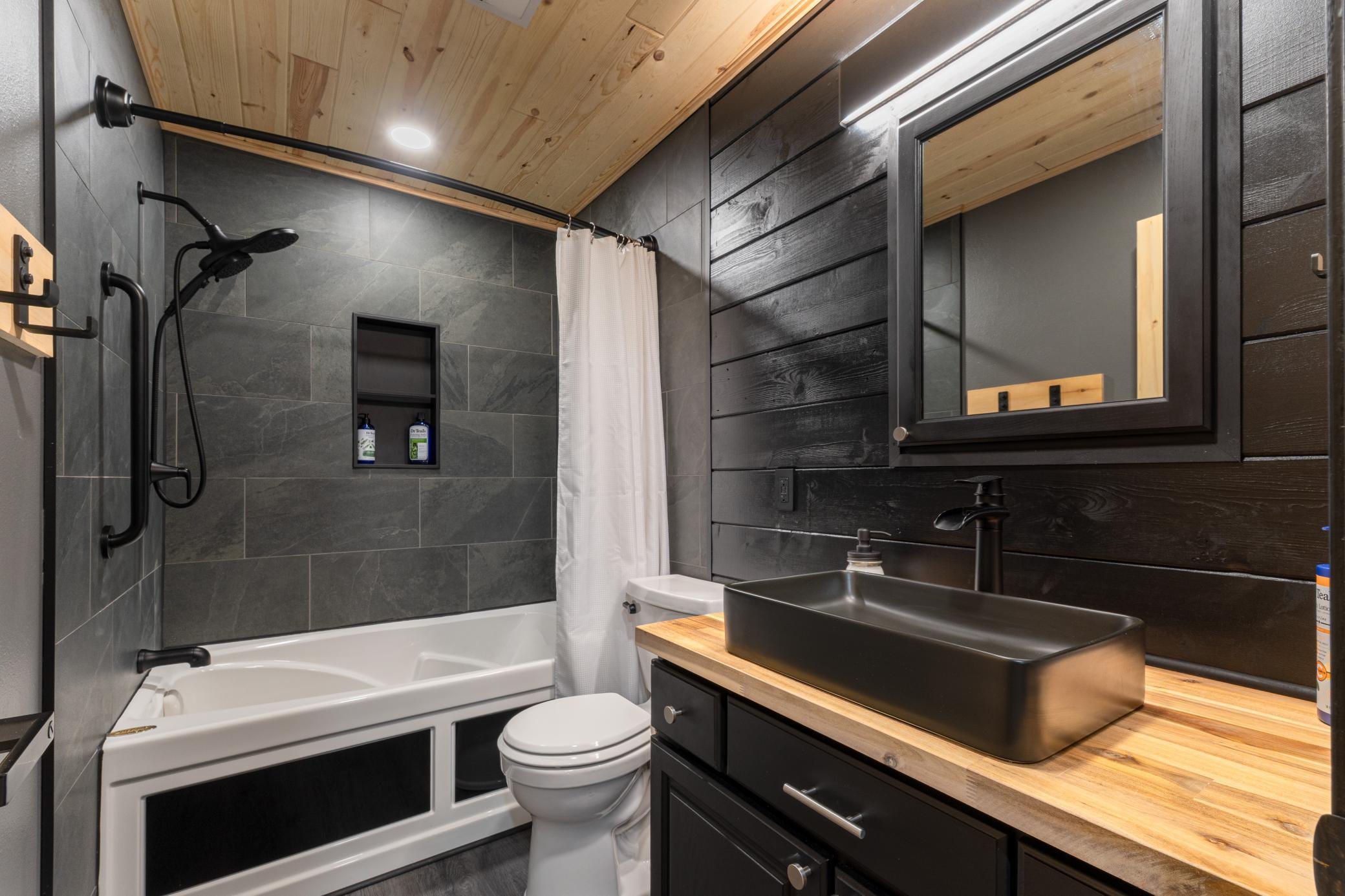 1994 single family home for sale at 635 20th Street NE in Thompson, ND — 3 bed, 3 bath (photo 20 of 61)