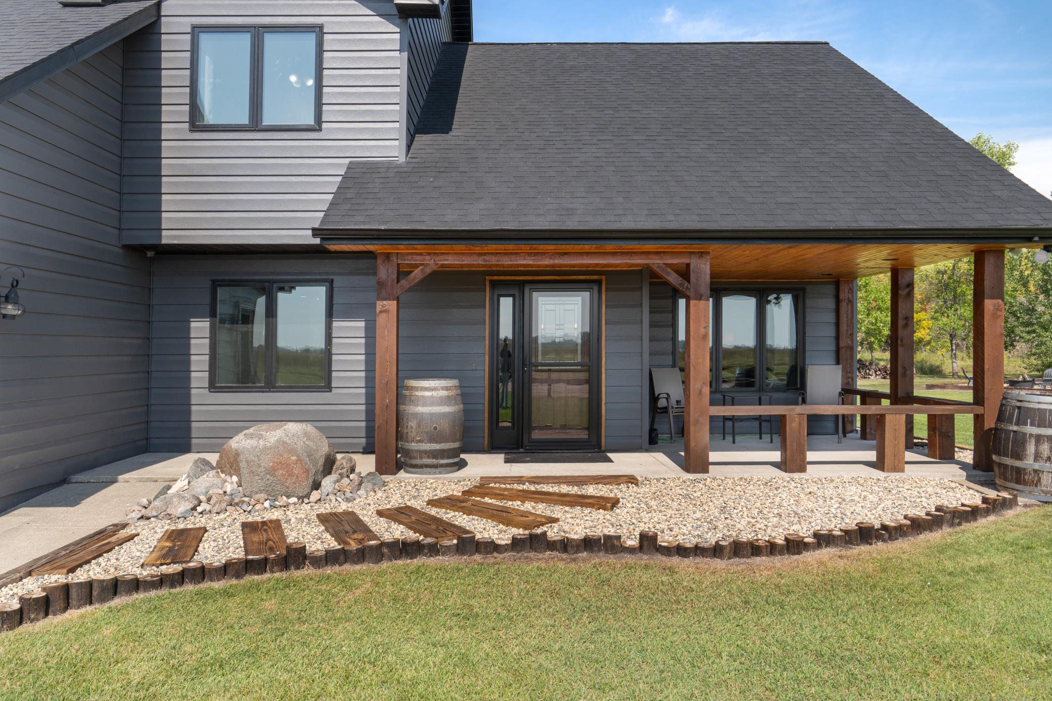 1994 single family home for sale at 635 20th Street NE in Thompson, ND — 3 bed, 3 bath (photo 3 of 61)