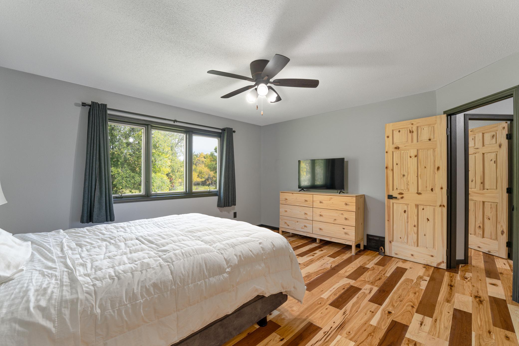 1994 single family home for sale at 635 20th Street NE in Thompson, ND — 3 bed, 3 bath (photo 23 of 61)
