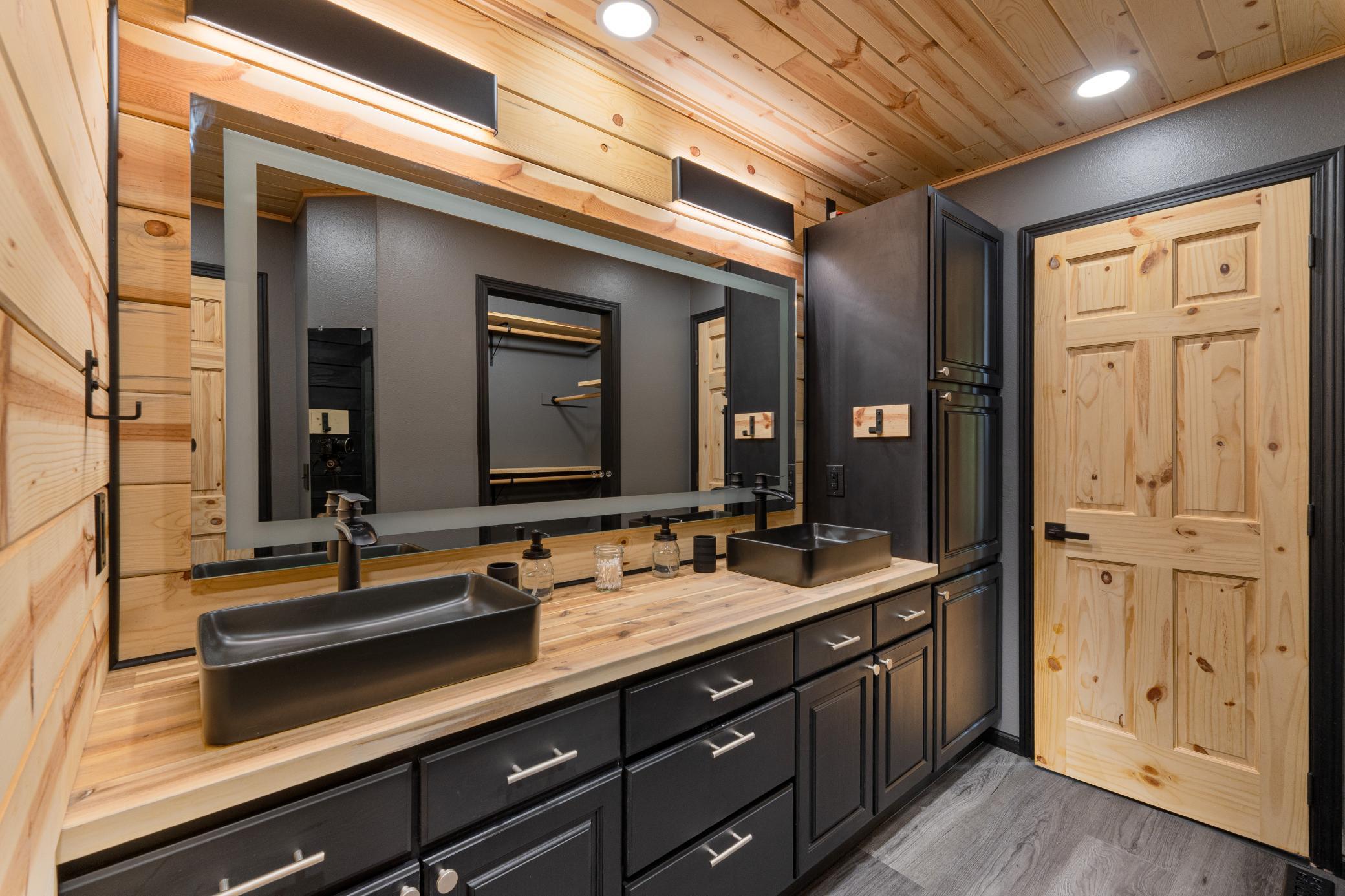 1994 single family home for sale at 635 20th Street NE in Thompson, ND — 3 bed, 3 bath (photo 26 of 61)