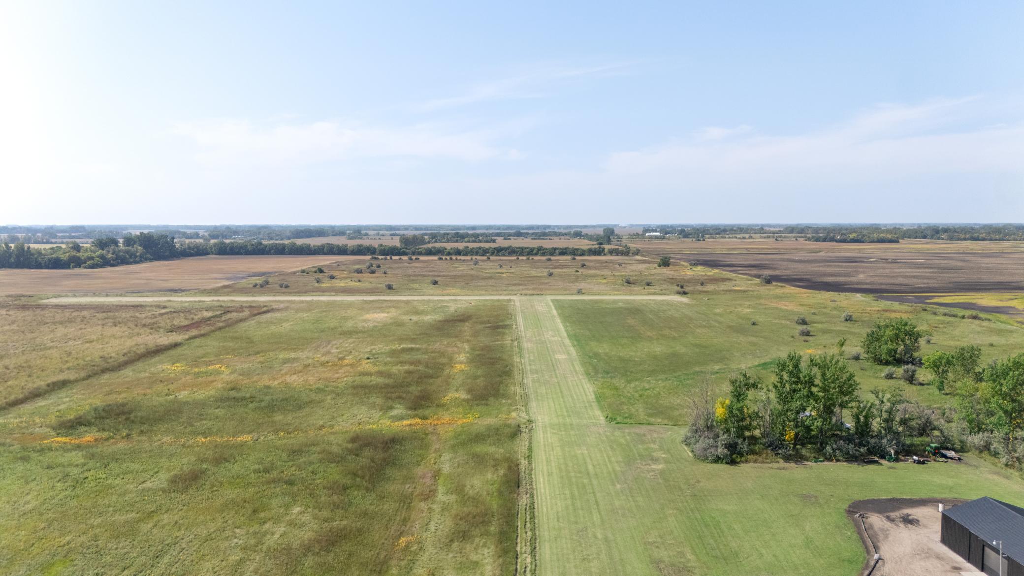 1994 single family home for sale at 635 20th Street NE in Thompson, ND — 3 bed, 3 bath (photo 4 of 61)