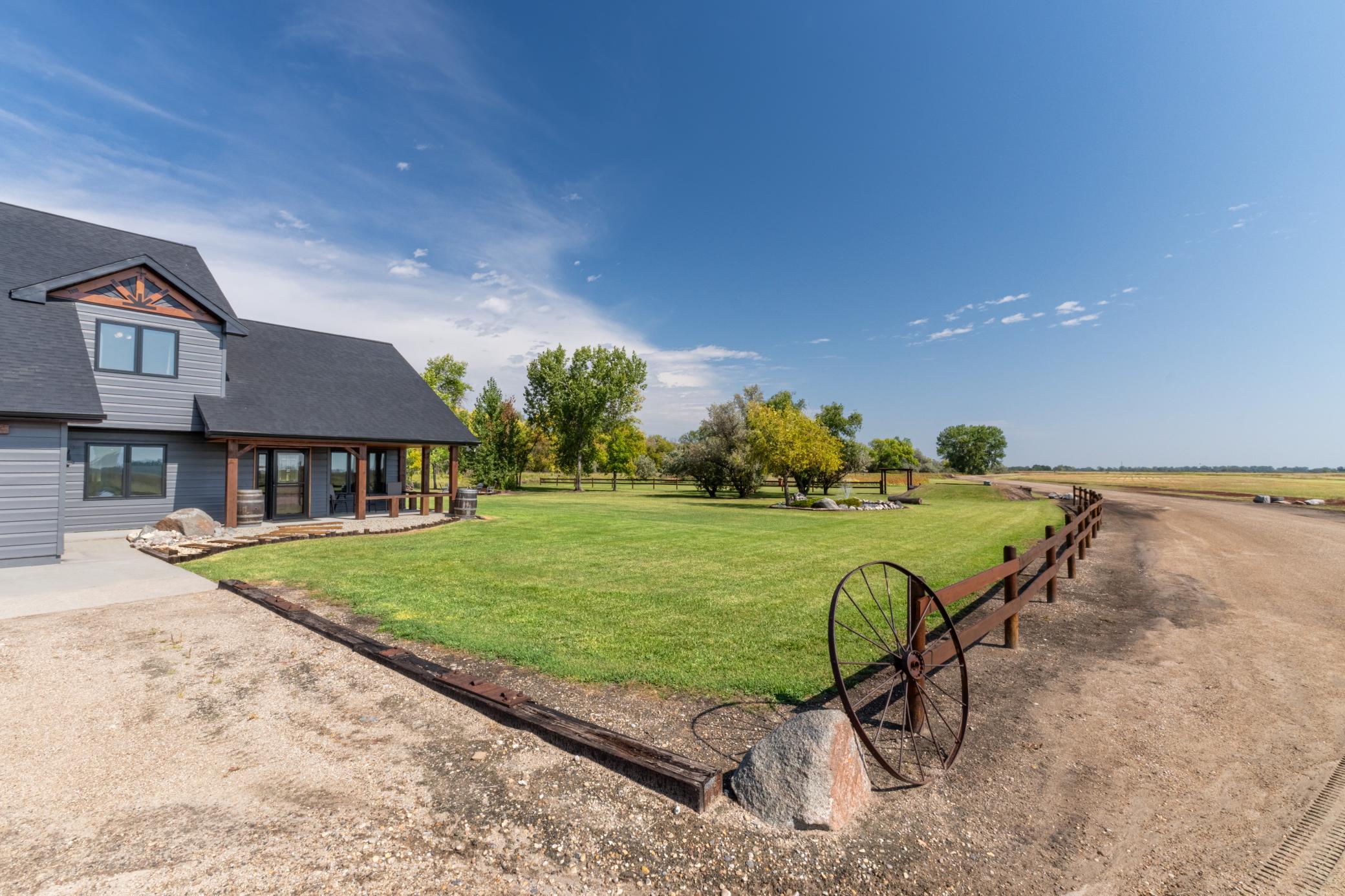 1994 single family home for sale at 635 20th Street NE in Thompson, ND — 3 bed, 3 bath (photo 40 of 61)