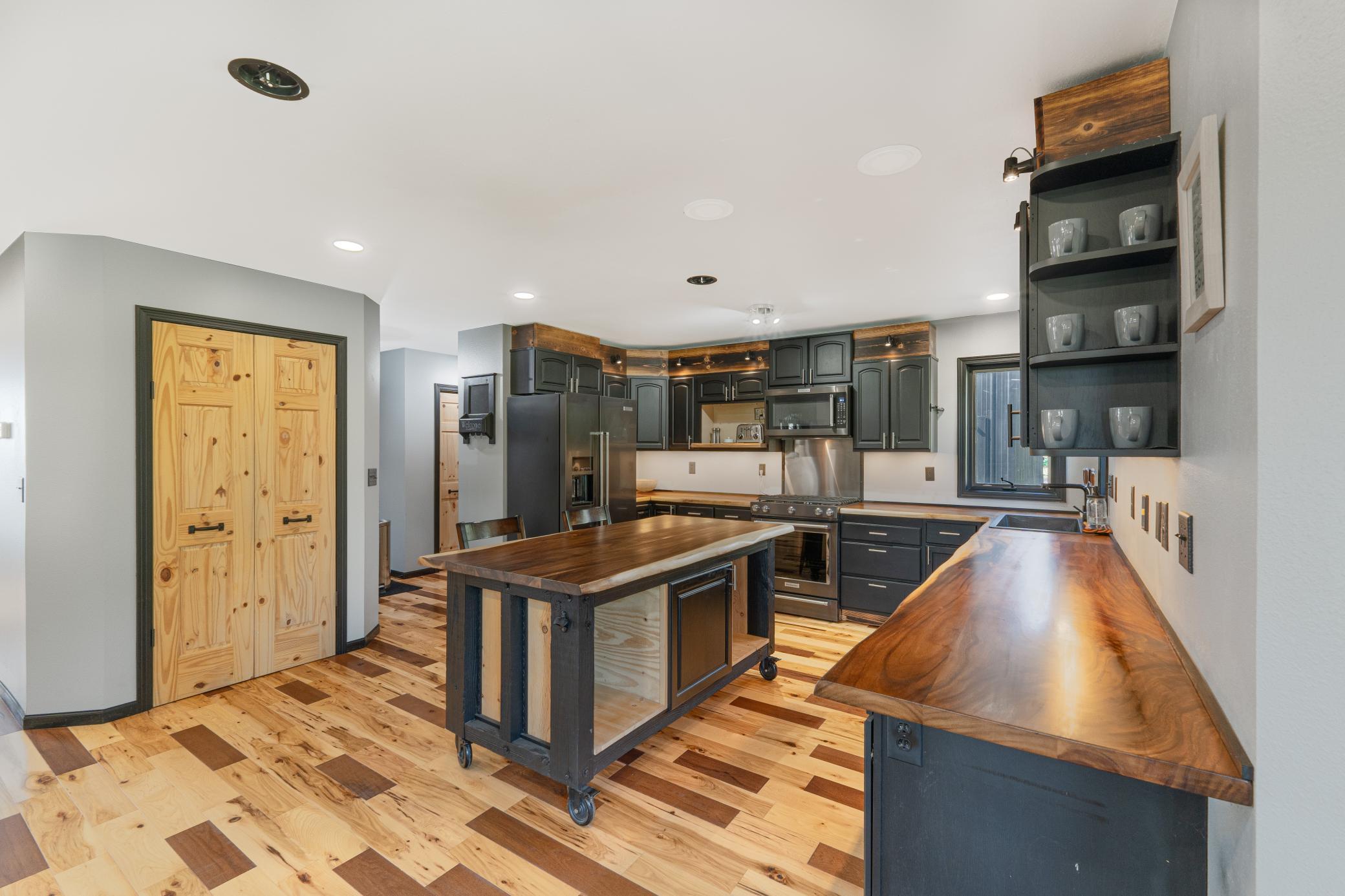 1994 single family home for sale at 635 20th Street NE in Thompson, ND — 3 bed, 3 bath (photo 6 of 61)