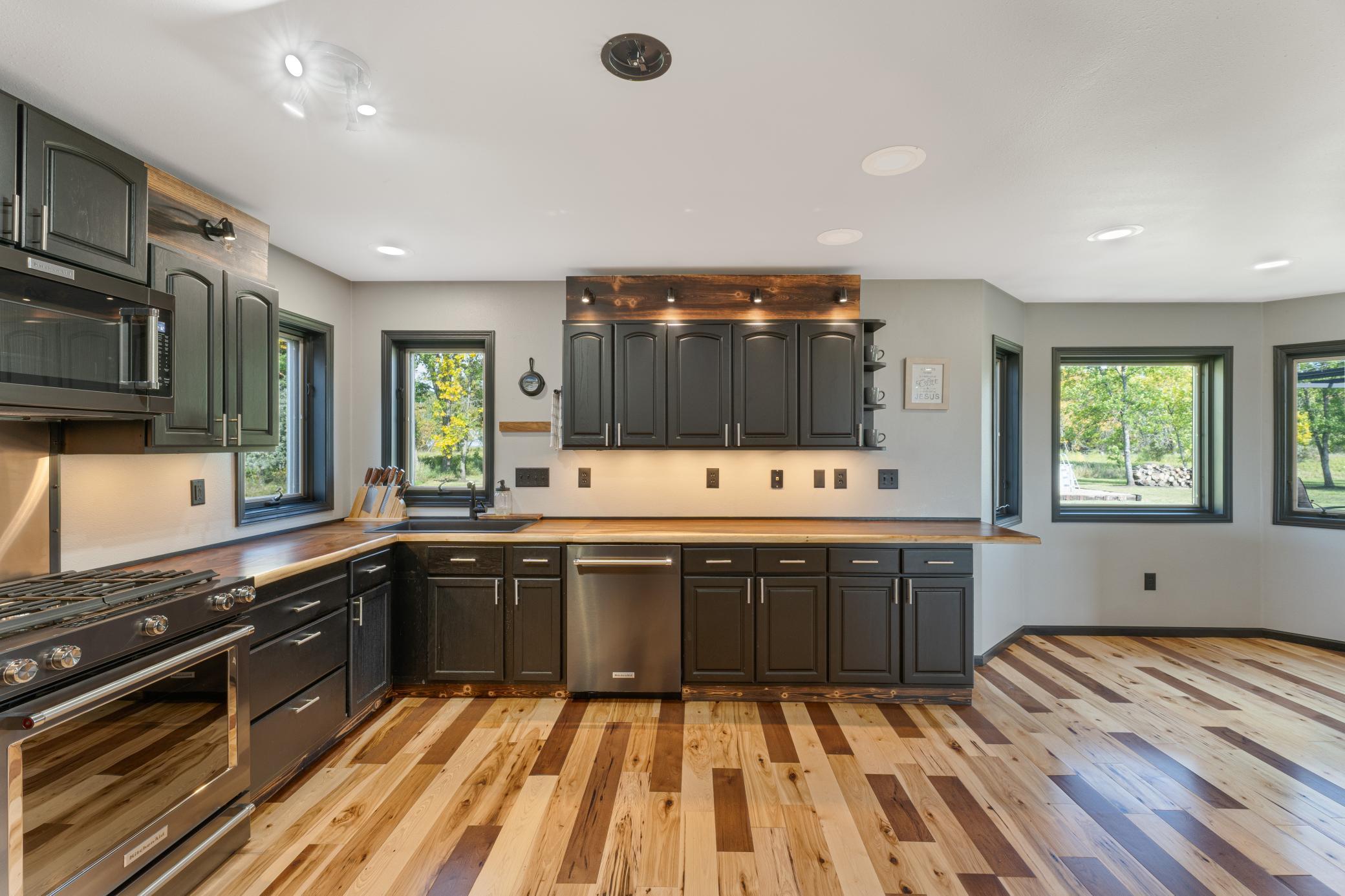 1994 single family home for sale at 635 20th Street NE in Thompson, ND — 3 bed, 3 bath (photo 7 of 61)
