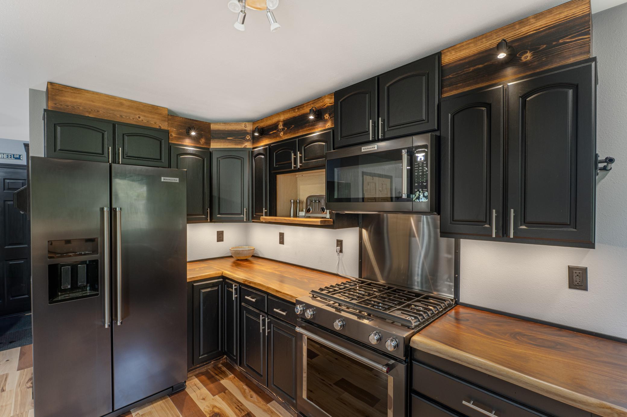 1994 single family home for sale at 635 20th Street NE in Thompson, ND — 3 bed, 3 bath (photo 8 of 61)