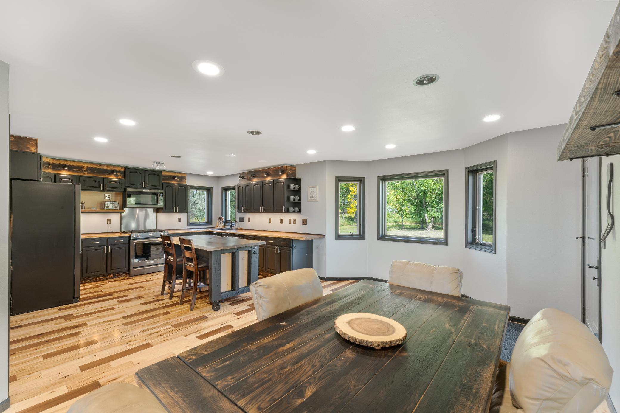 1994 single family home for sale at 635 20th Street NE in Thompson, ND — 3 bed, 3 bath (photo 9 of 61)